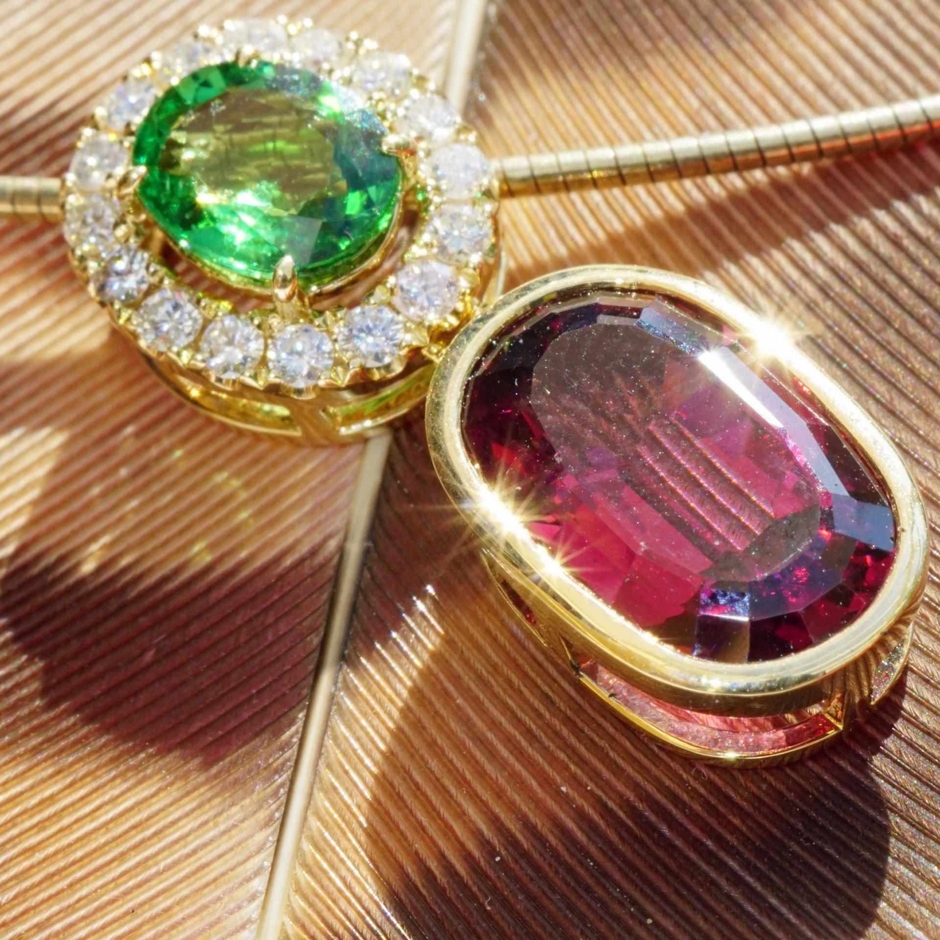 Tsavorith Rhodolith Brillant Anhänger 750er Gelbgold pink-grün.....farbengewaltiges Granat Duett