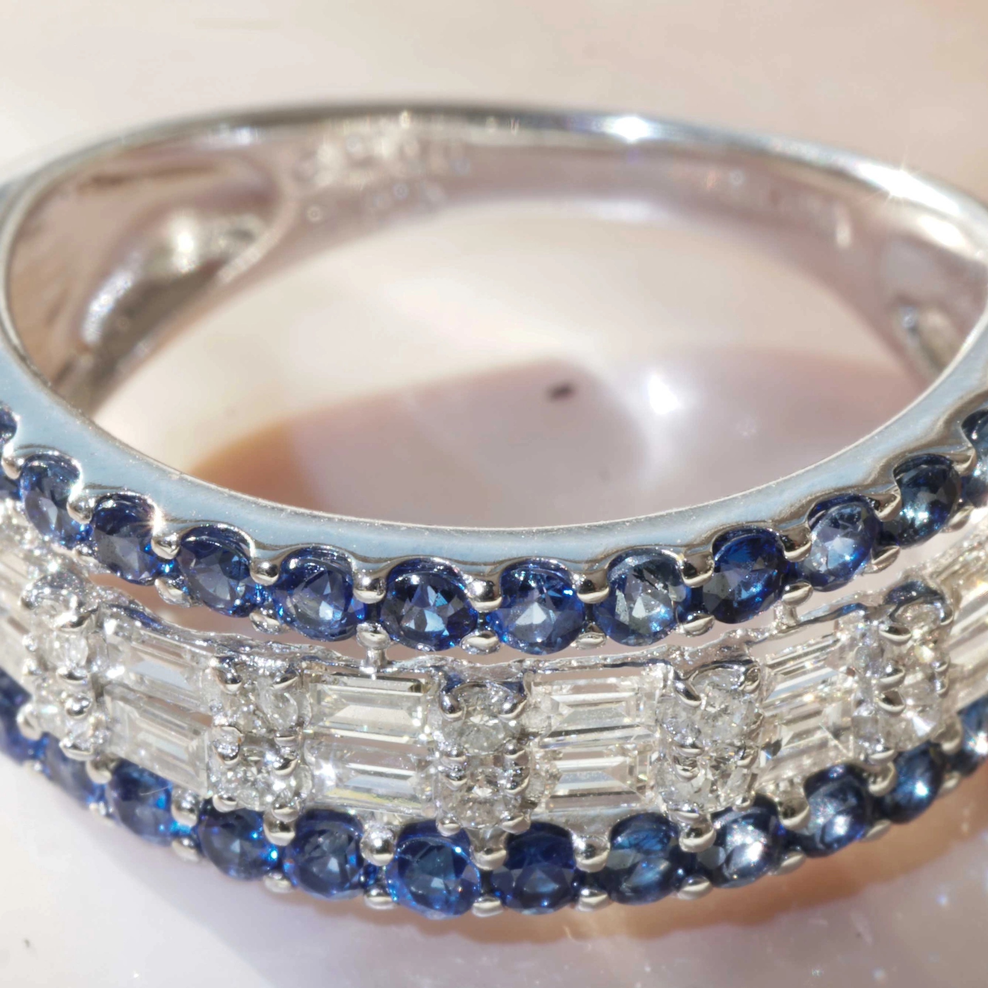 Saphir Brillant Ring 900er Platin mit Diamantbaguetten...aufwendiger Entwurf