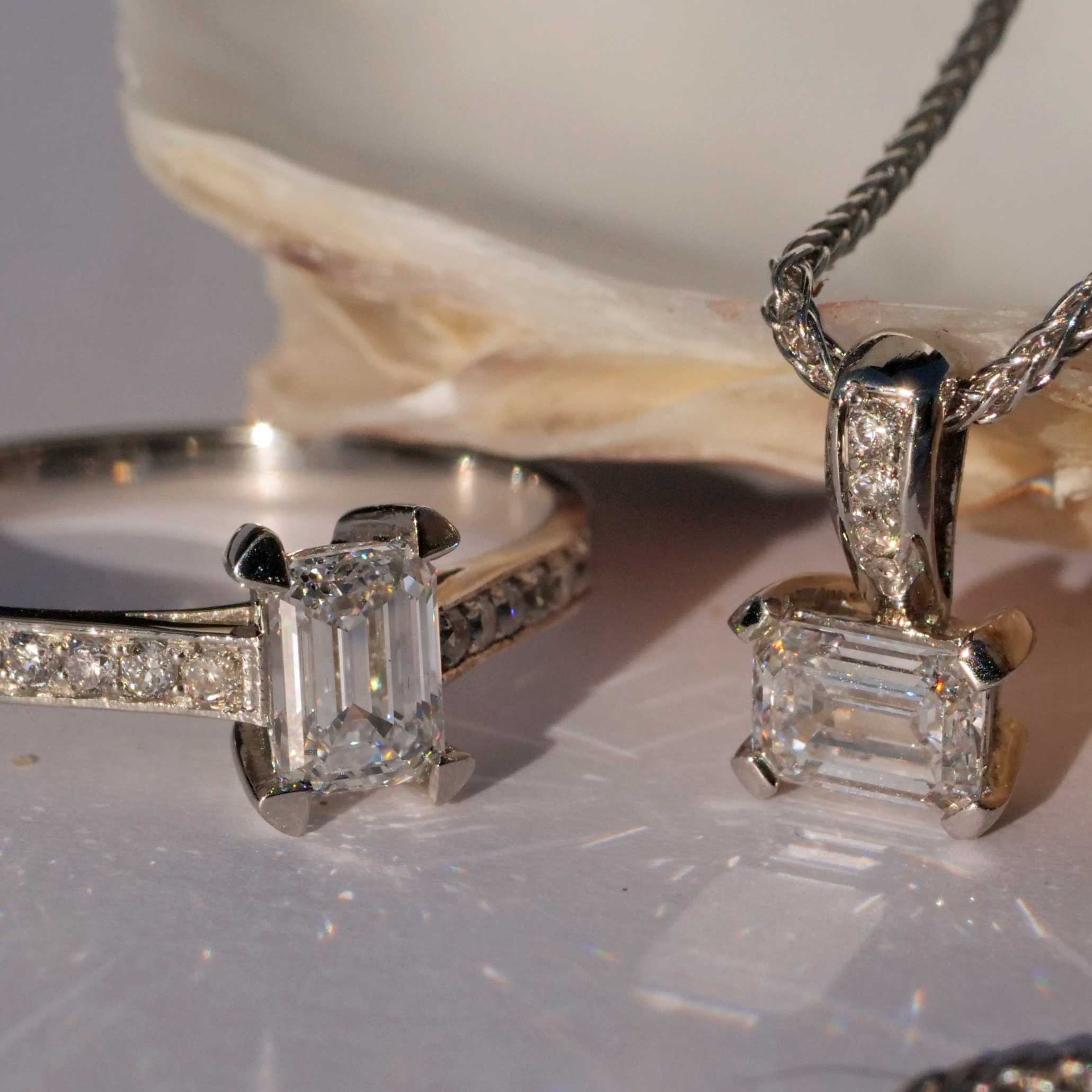 Emeraldcut Diamant Ring 0.64 ct D VS2 Silhouette Bentner GIA Zertifikat 950er Platin 