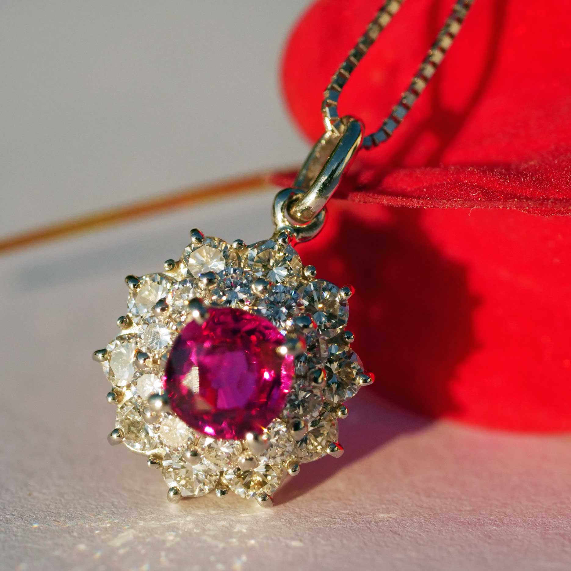 BURMA unerhitzt Rubin Brillant Anhänger m. Kette 0.84 ct 1.01 ct GIA Zertifikat 900er/850er Platin 