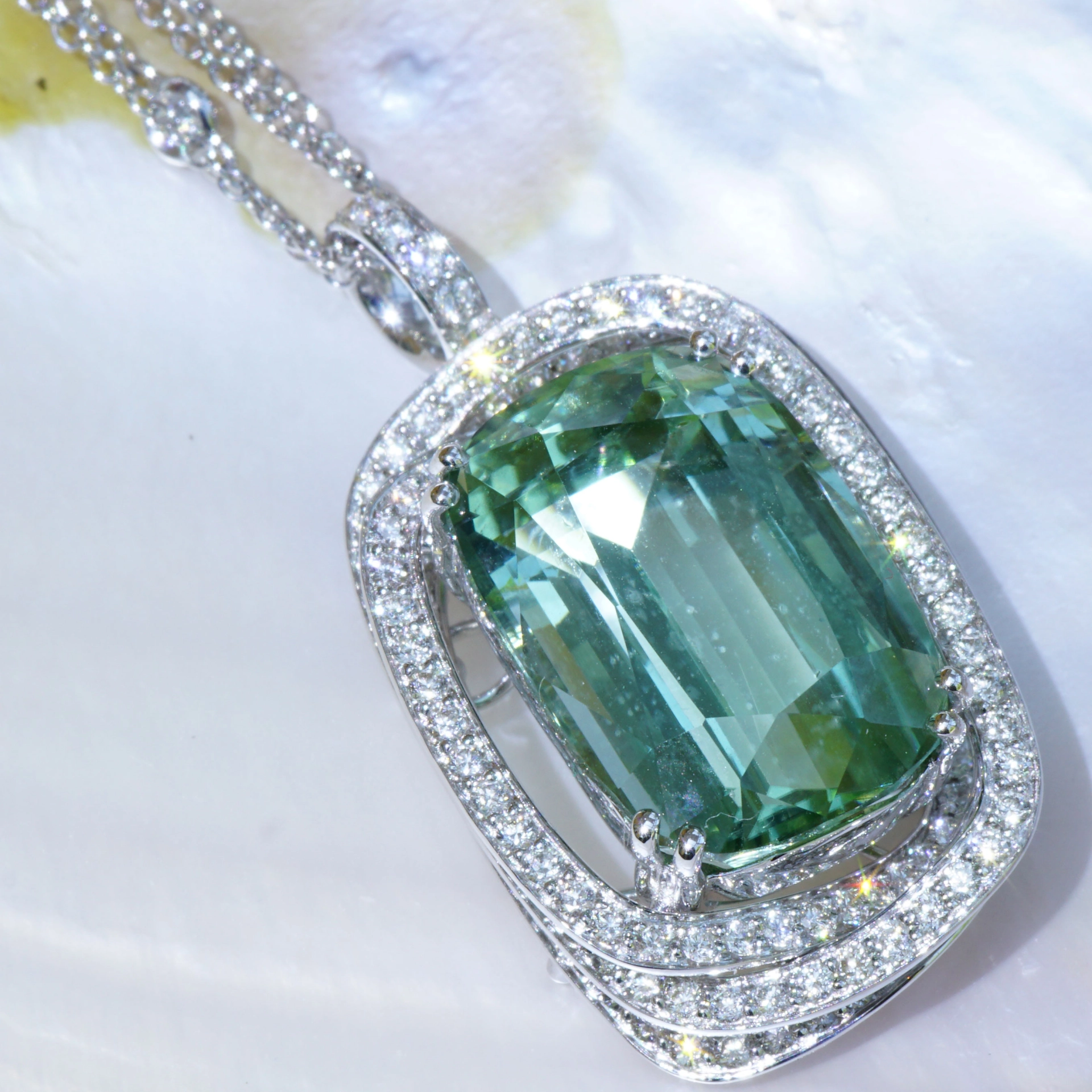 Turmalin Brillant Collier 750er Weissgold 21 ct 2.10 ct MEER SCHAUMGRÜN...ein Investment