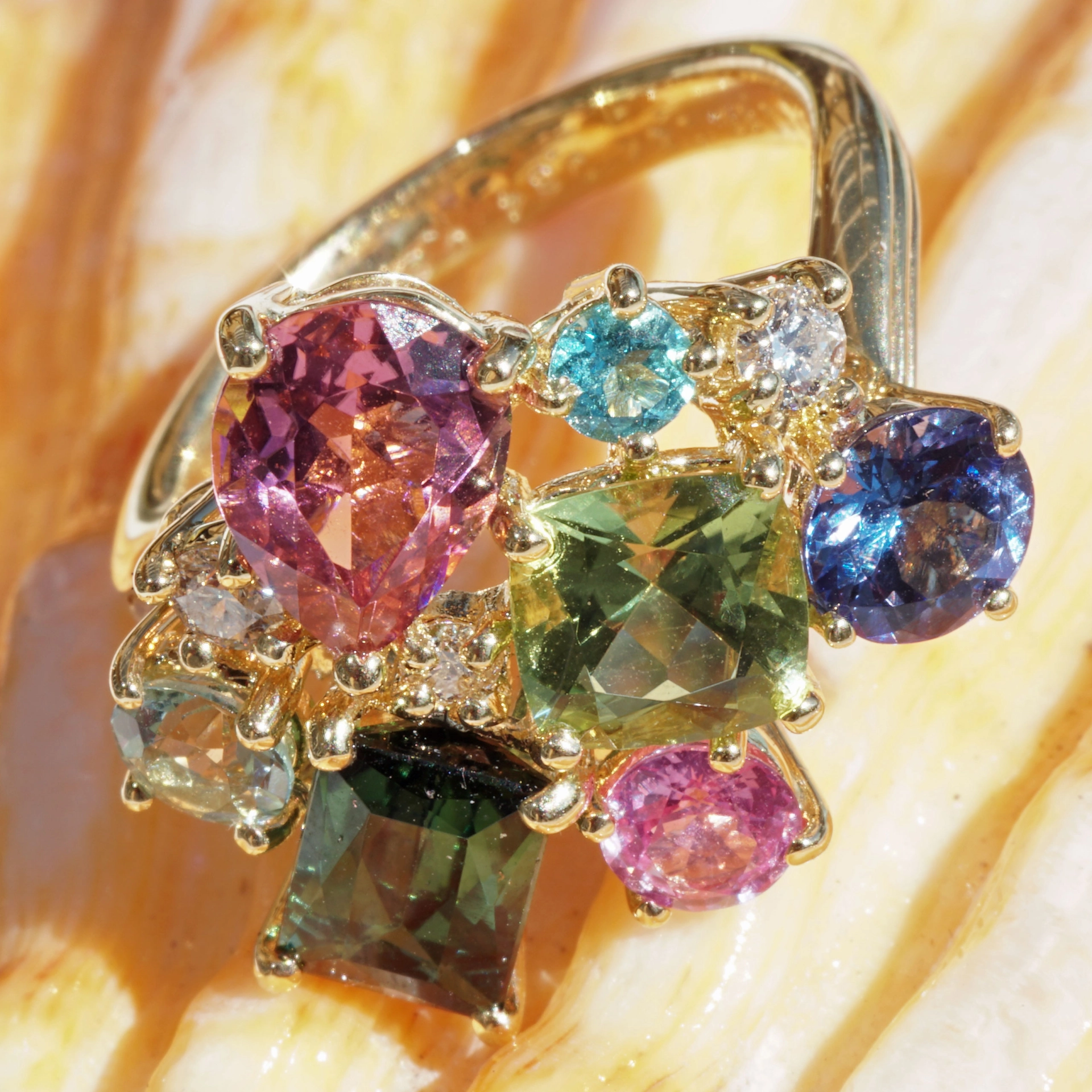 Edelstein Brillant Ring 750er Gelbgold...ein Potpourrie an berauschenden Farben
