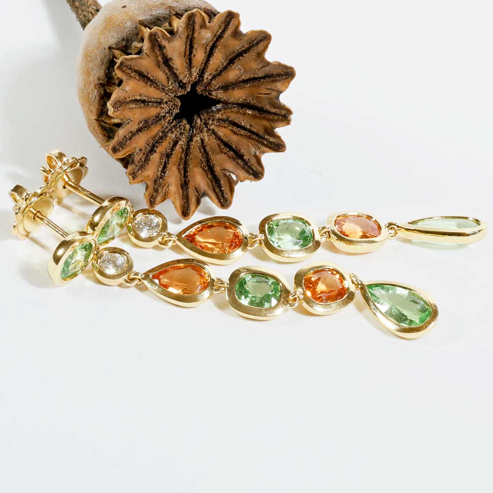 Seltene Mandarin Granat Tsavorith Brillant Chandelier Ohrhänger  750er Gelbgold 6.21 ct 0.24 ct Ausnahmefarbe Orange und Grün