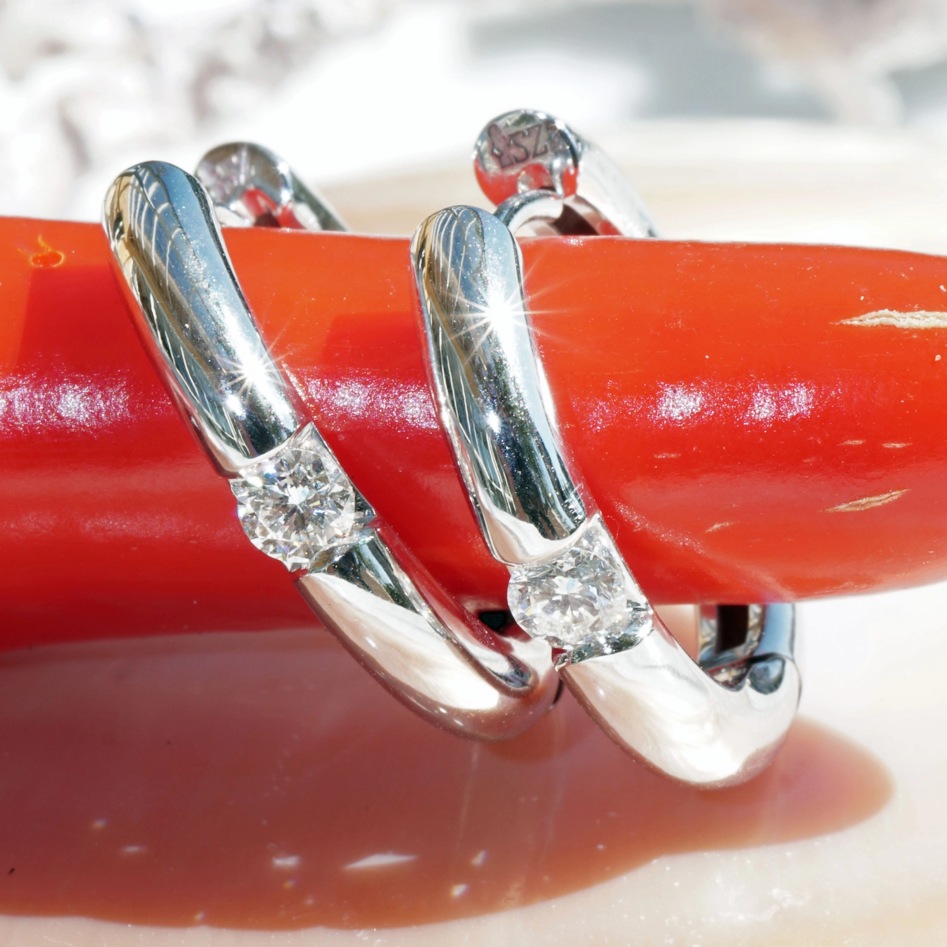 Solitär Brillant Creolen 0.30 ct 750er Weissgold TW VS made in Italy massiv 19 x 3 x 2 mm