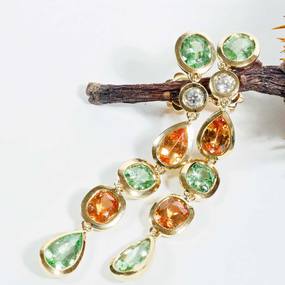 Seltene Mandarin Granat Tsavorith Brillant Chandelier Ohrhänger  750er Gelbgold 6.21 ct 0.24 ct Ausnahmefarbe Orange und Grün