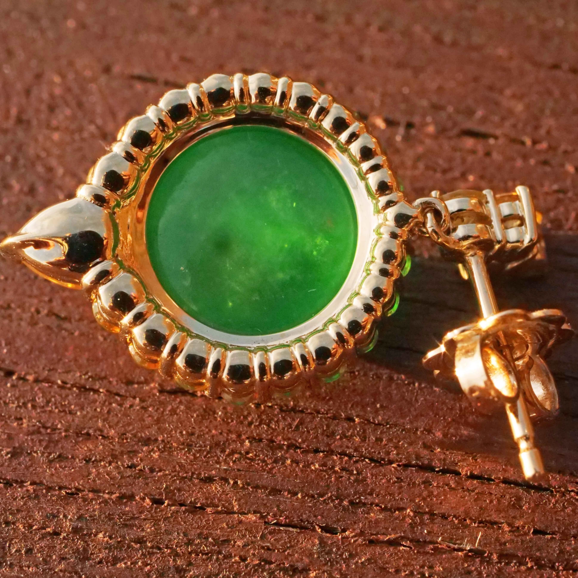 Imperial Burma Jade Saphir Ohrhänger Juwelierskunst 750er Gelbgold 9.98 ct 3.76 ct