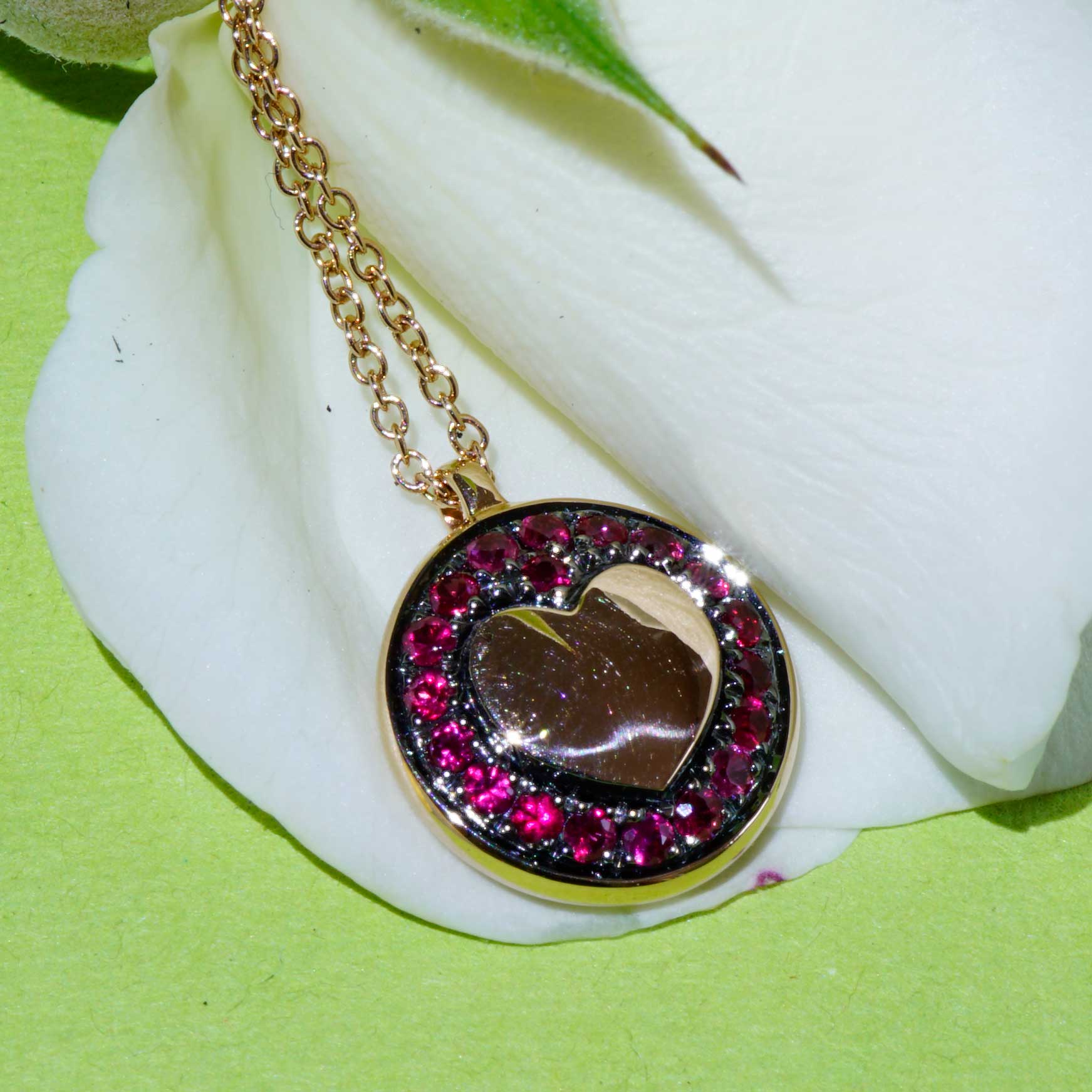 LOVE Saphir Herz Anhänger m. Kette 750er Rosegold....supercool gearbeitet in Traditionsgoldschmiede 