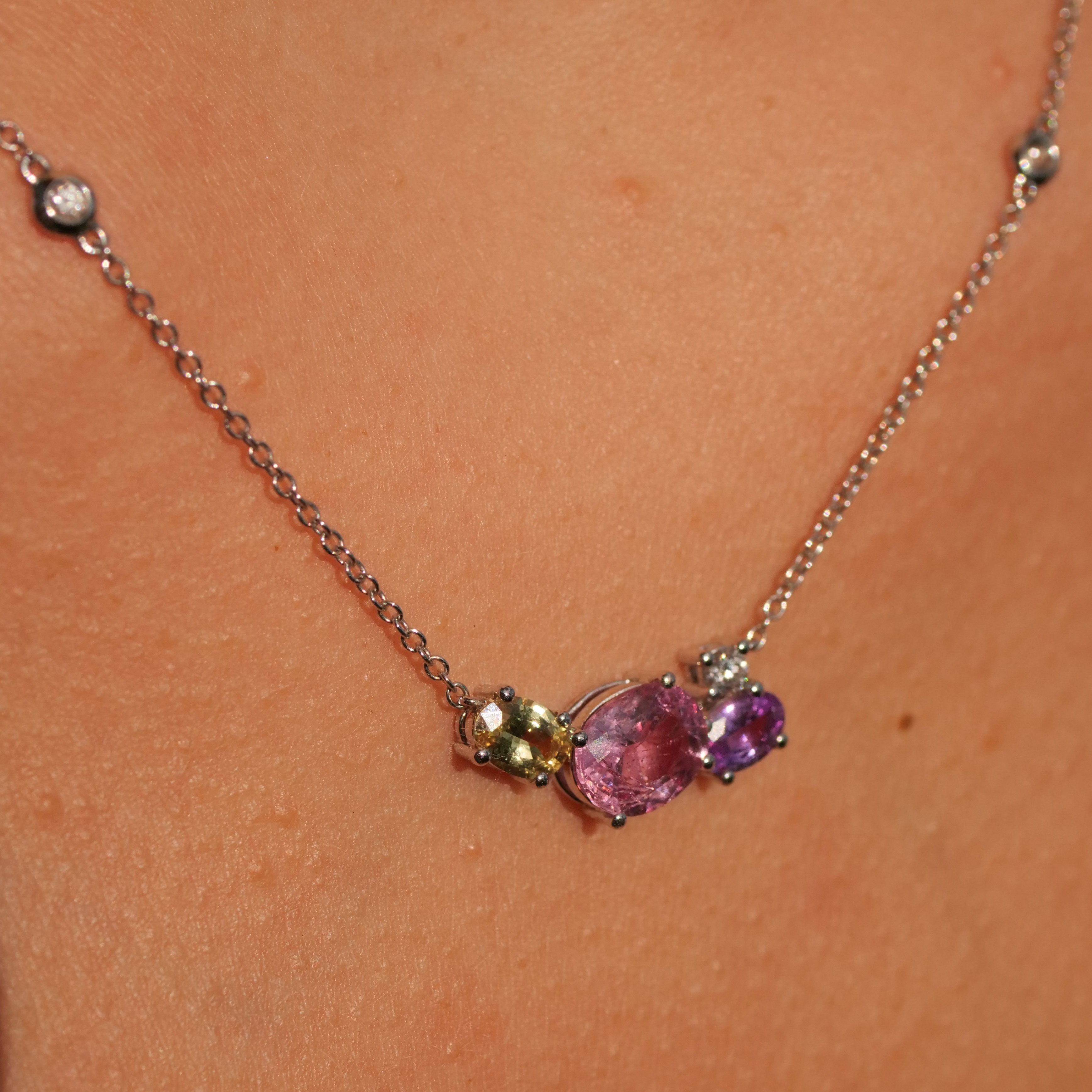 Saphir Spinell Brillant Collier 750er Weissgold 2.60 ct 0.20 ct Ilakaka Mine Madagascar gelb lila NATURFARBE und Tadschikistan