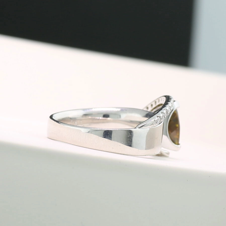 Sphen Brillant Ring 750er Weißgold 1.58 ct 0.23 ct