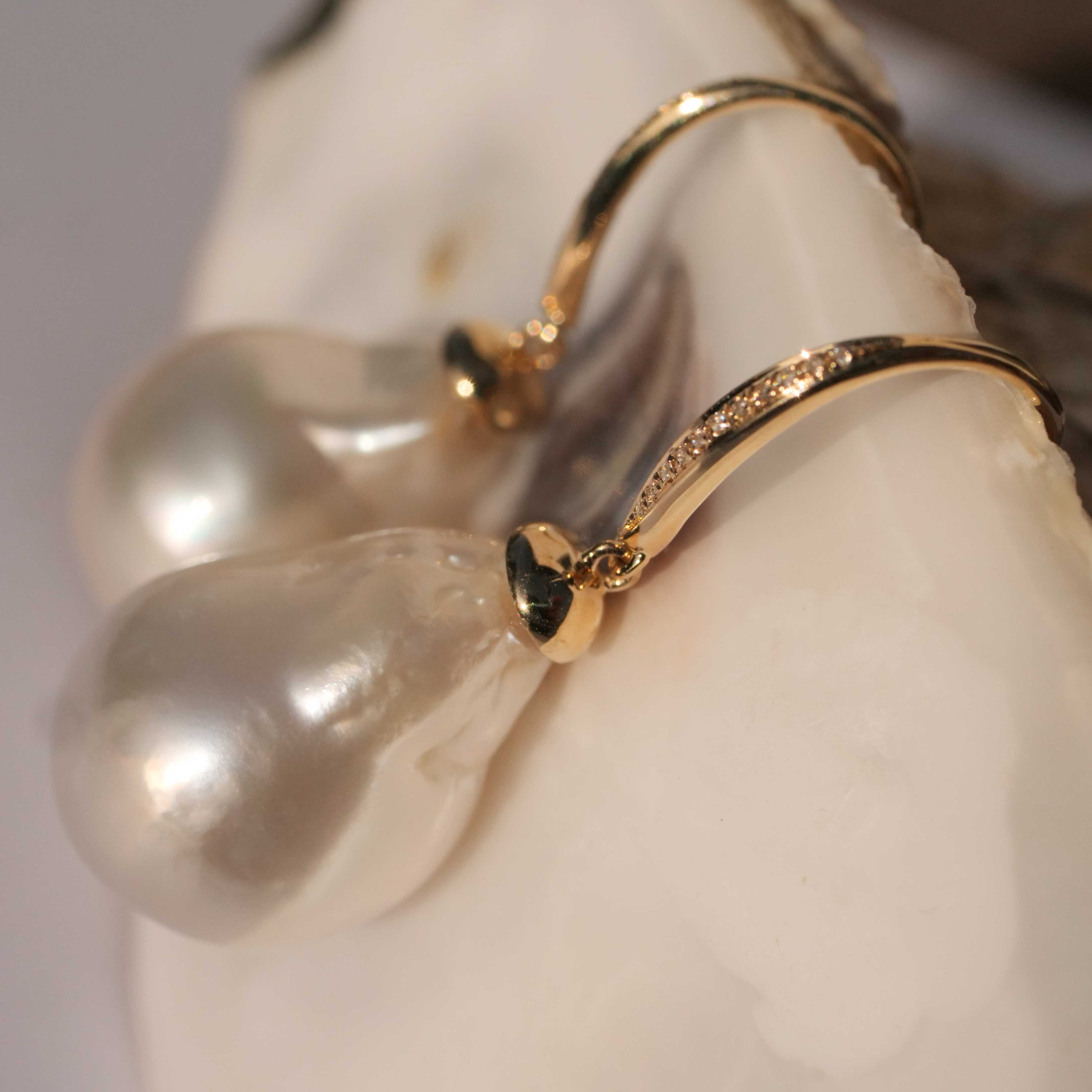 Weisse Südsee Zuchtperl Brillant Ohrhänger in Tropfenform barock  20 x 13,5 mm 585er Gelbgold