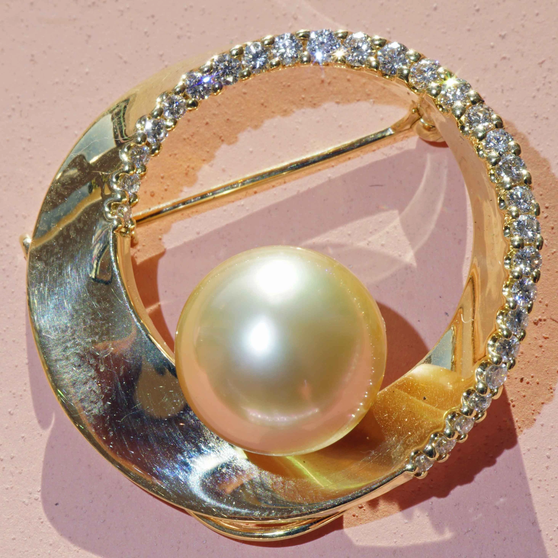 Südsee Zuchtperl Brillant Brosche 750er Gelbgold 0.40 ct lupenrein 10,9 mm D. AAA+ Top