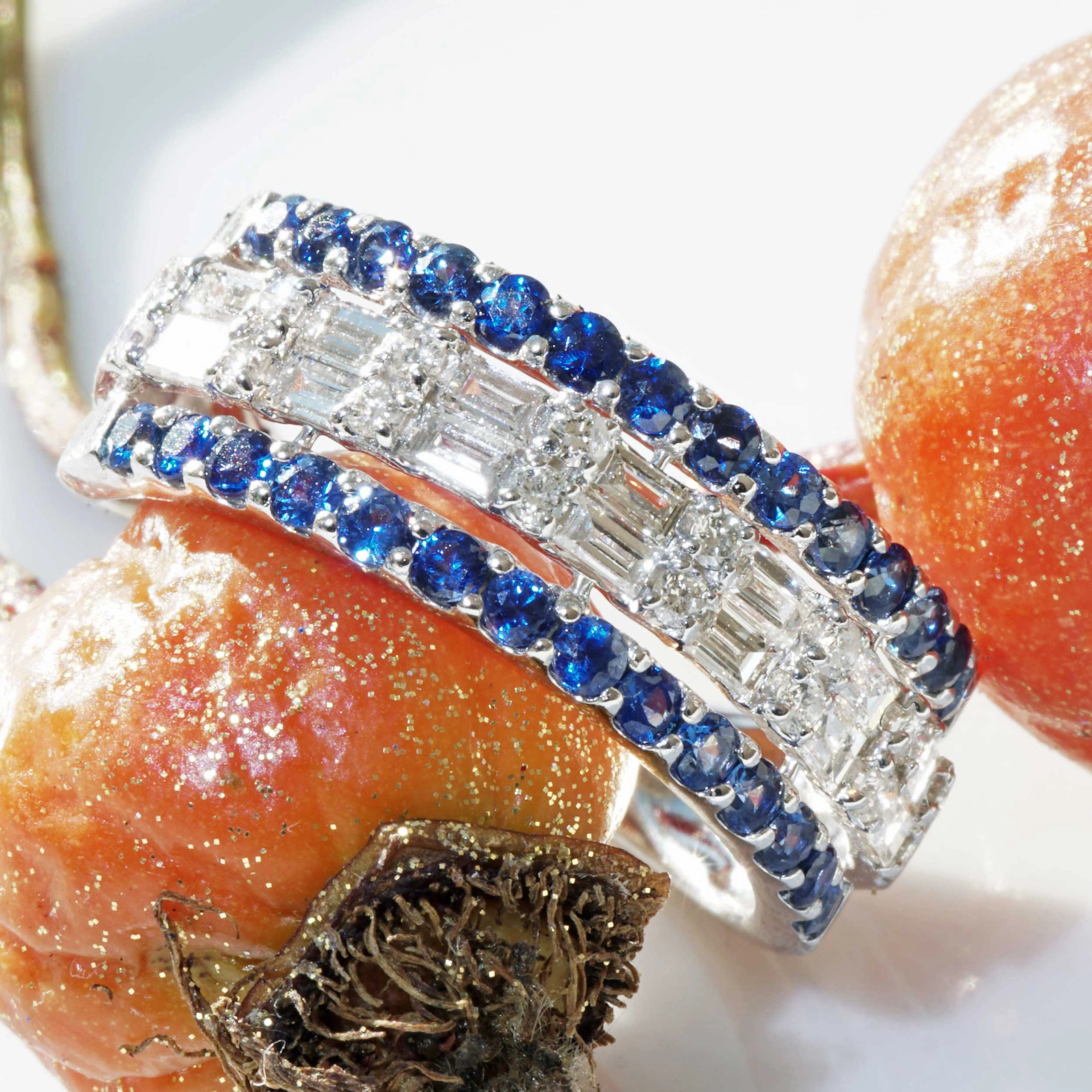 Saphir Brillant Ring 900er Platin mit Diamantbaguetten...aufwendiger Entwurf
