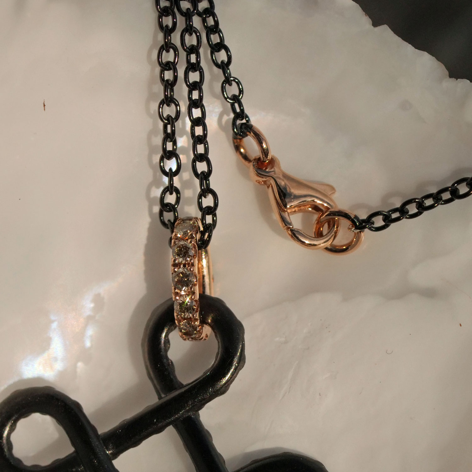 Brillant Collier 750er Rosegold 0.29 ct TW VS...Mystik Knot..schwarz rhodinierter Edelstahl 