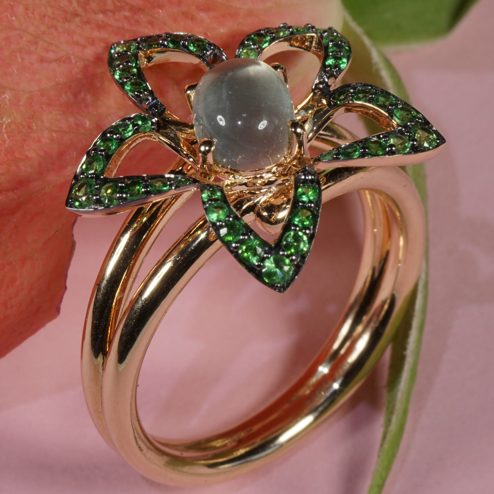 Blüten Mondstein Tsavorith Ring 750er Rosegold 0.48 ct 1 ct...verspieltes Design aus Italien