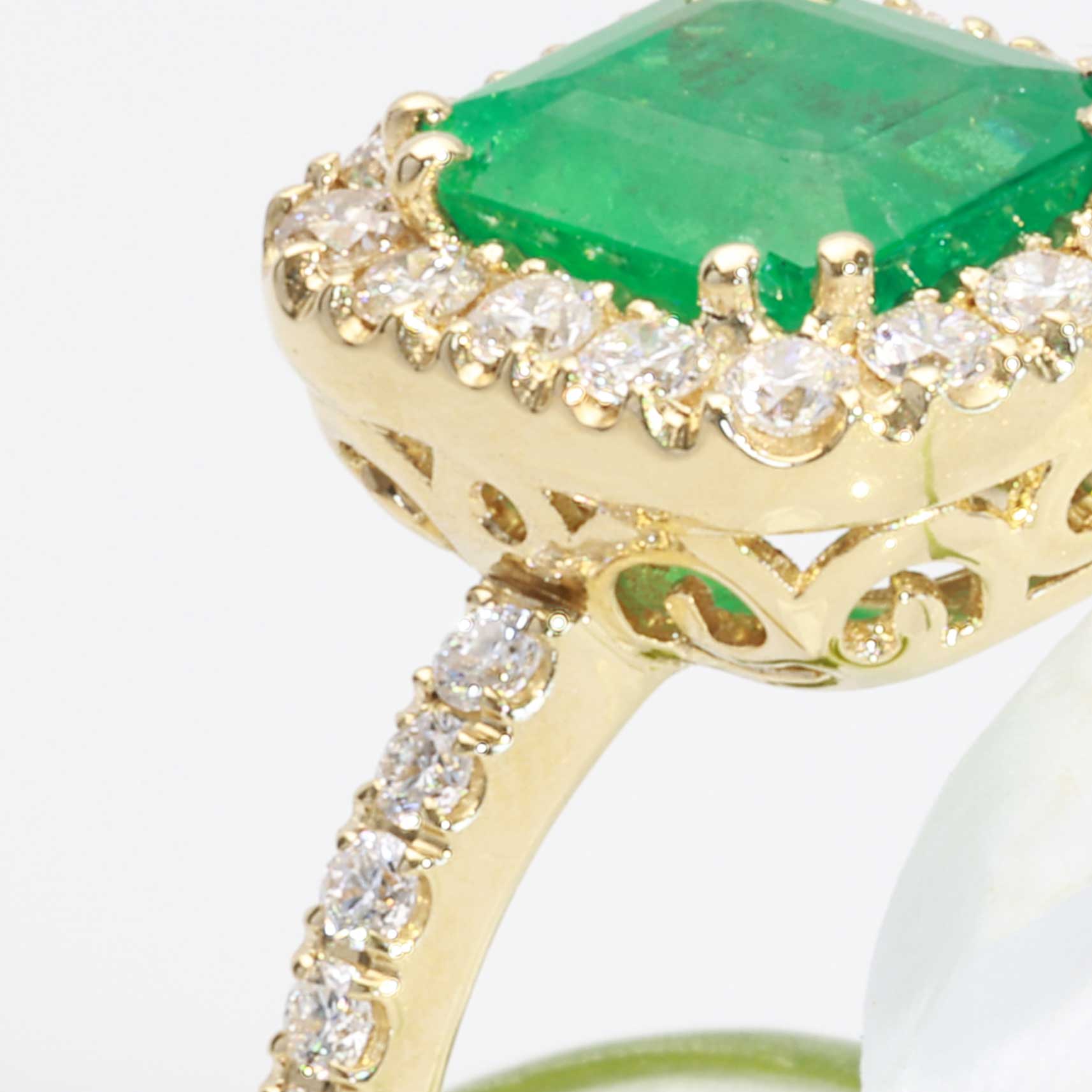 Smaragd Brillant Ring 1.532 ct / 0.55 ct 750er Gelbgold – König der Edelsteine