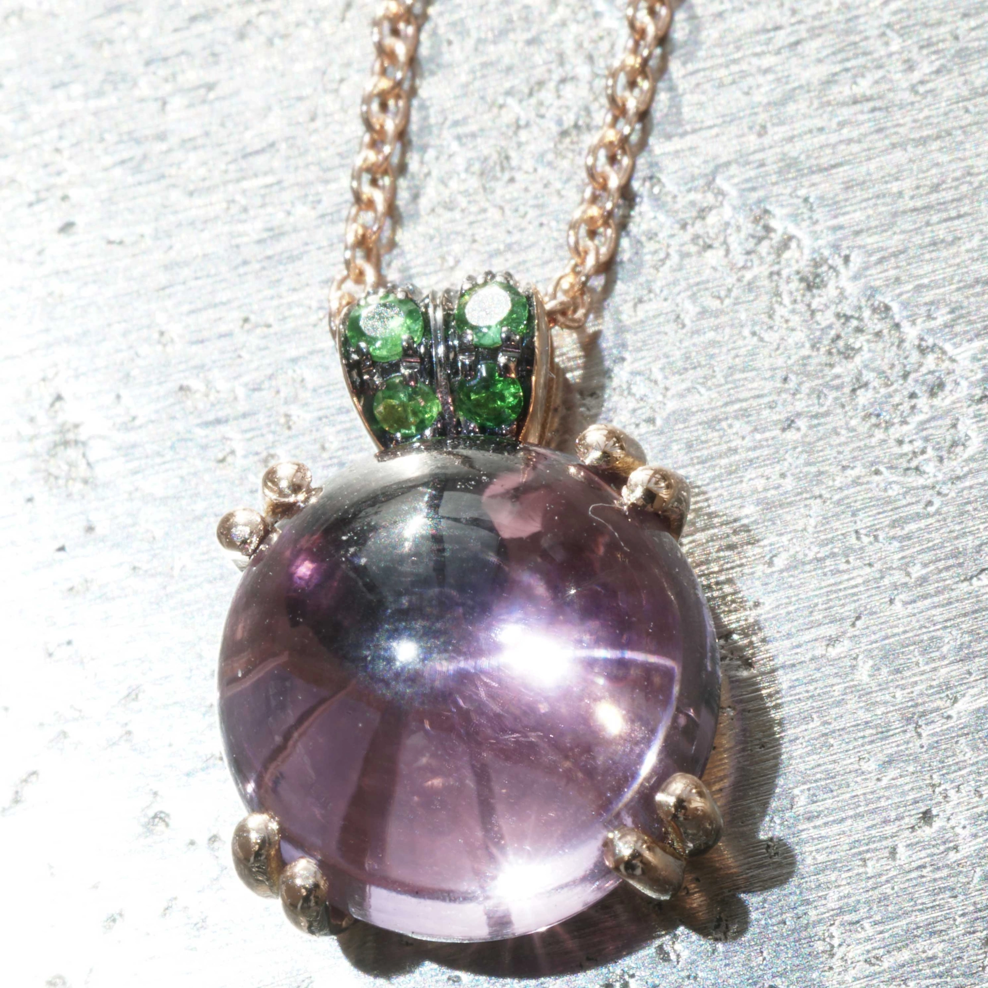 Amethyst Tsavorith Anhänger mit Kette 750er Rosegold...Bubbles..runde Edelstein Cabochons zum Verlie