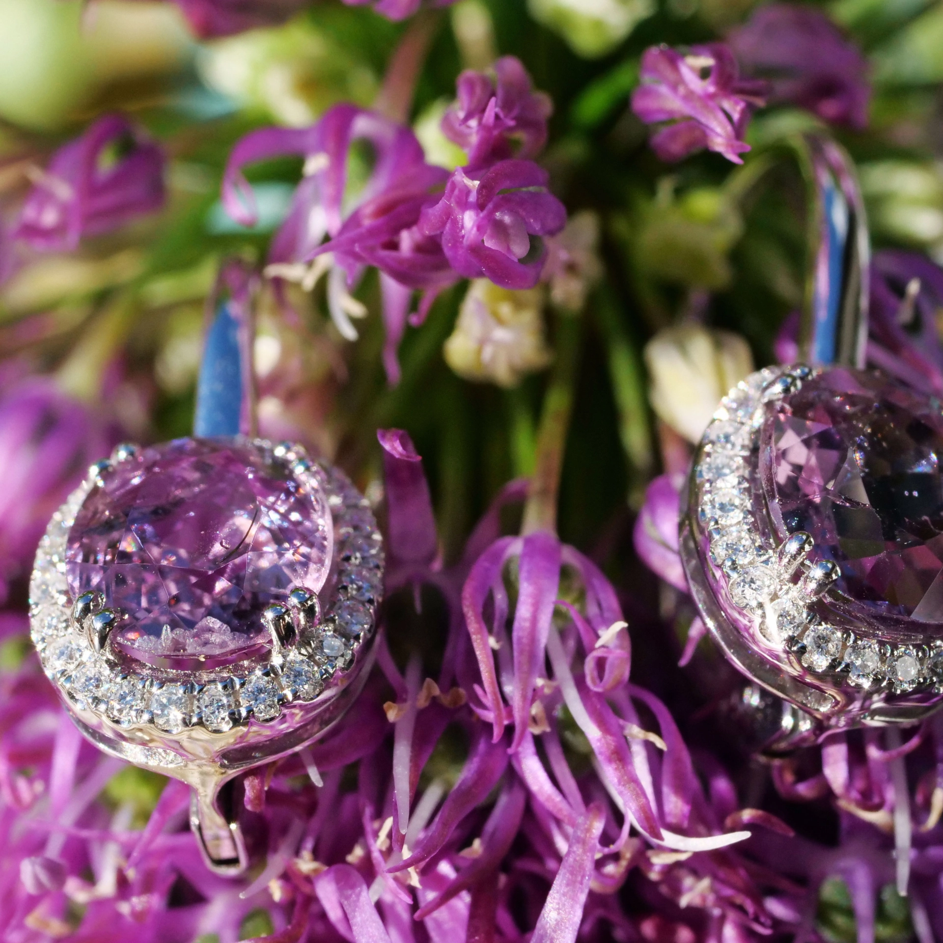 Spinell Brillant Ohrhänger 2.62 ct pink-purple Burma AAA 750er Weissgold in Form von coolen Hängern