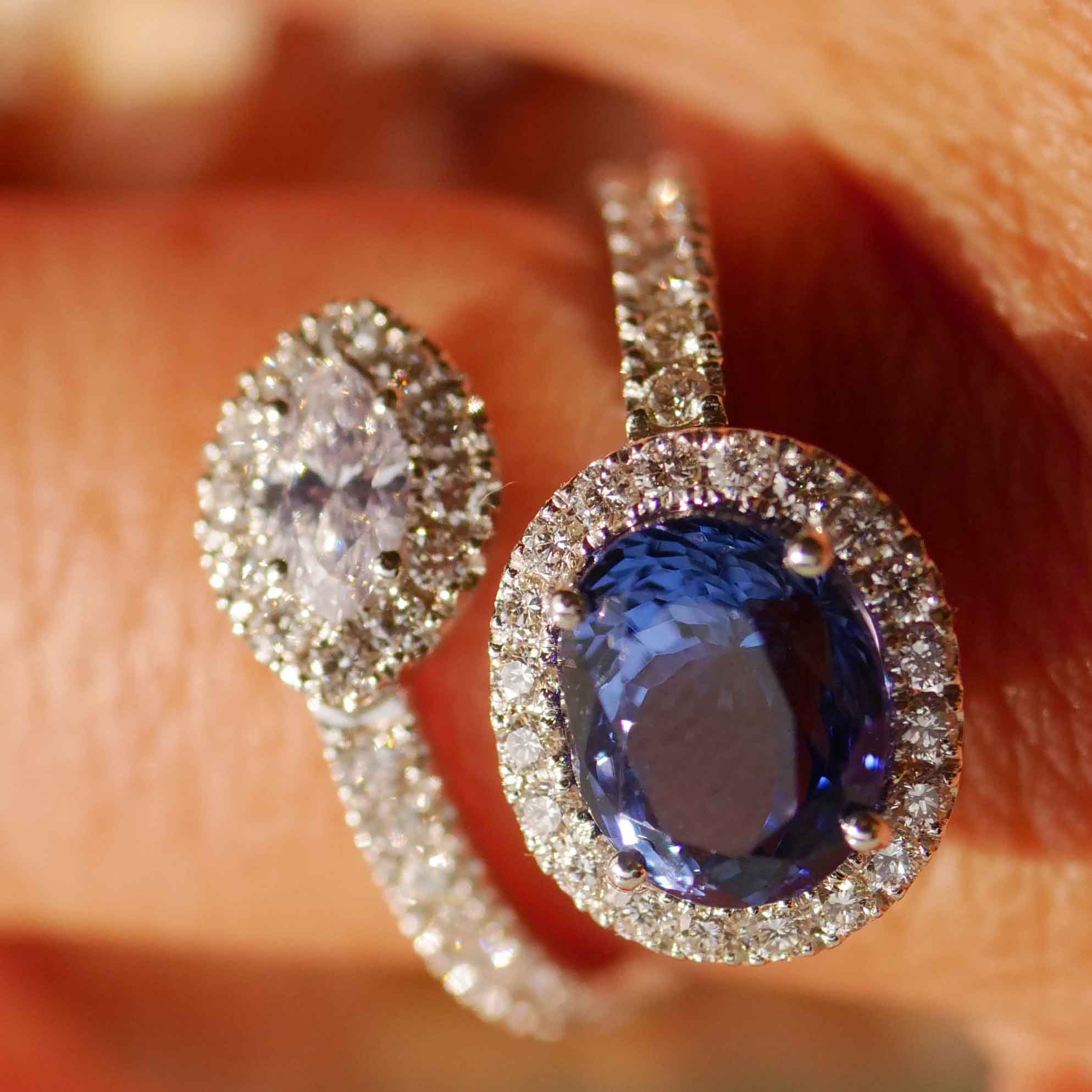 Tansanit Brillant Ring 750er Weissgold 3.32 ct  1.06 ct TW / VS raffiniertes Twin Design so toll getragen