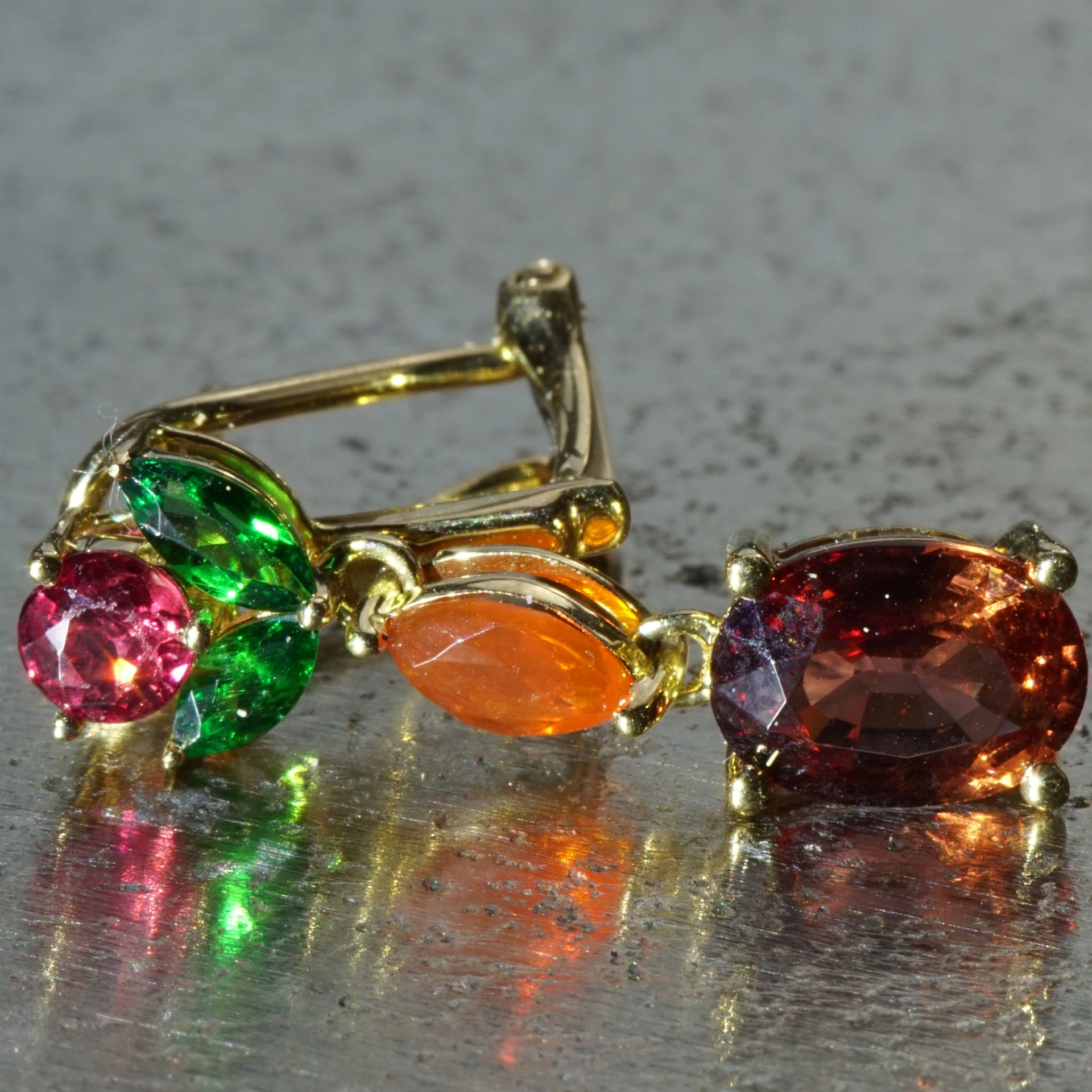 Spinel Farbstein Ohrhänger m. Stecker/Clip 750er Gelbgold...like blossoms in the wind
