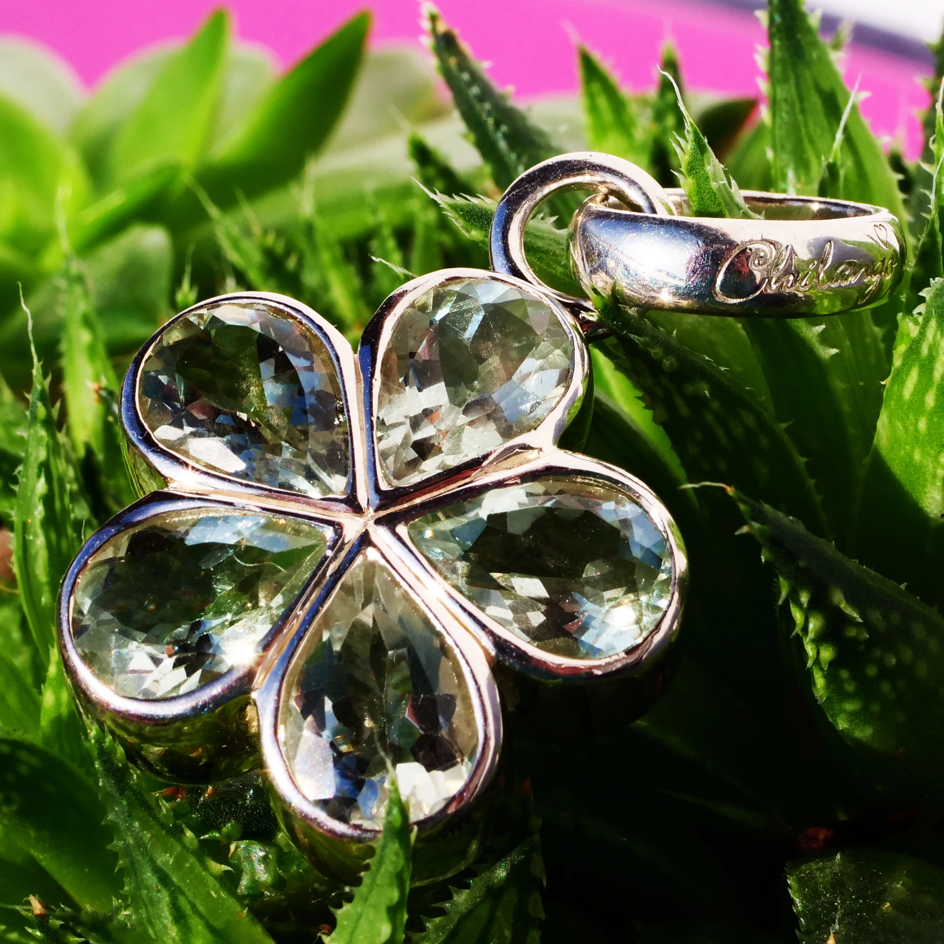 Chilango Anhänger Margeritte mit grünem Amethyst in Silber beidseitig gefasst