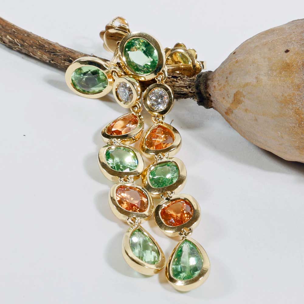 Seltene Mandarin Granat Tsavorith Brillant Chandelier Ohrhänger  750er Gelbgold 6.21 ct 0.24 ct Ausnahmefarbe Orange und Grün