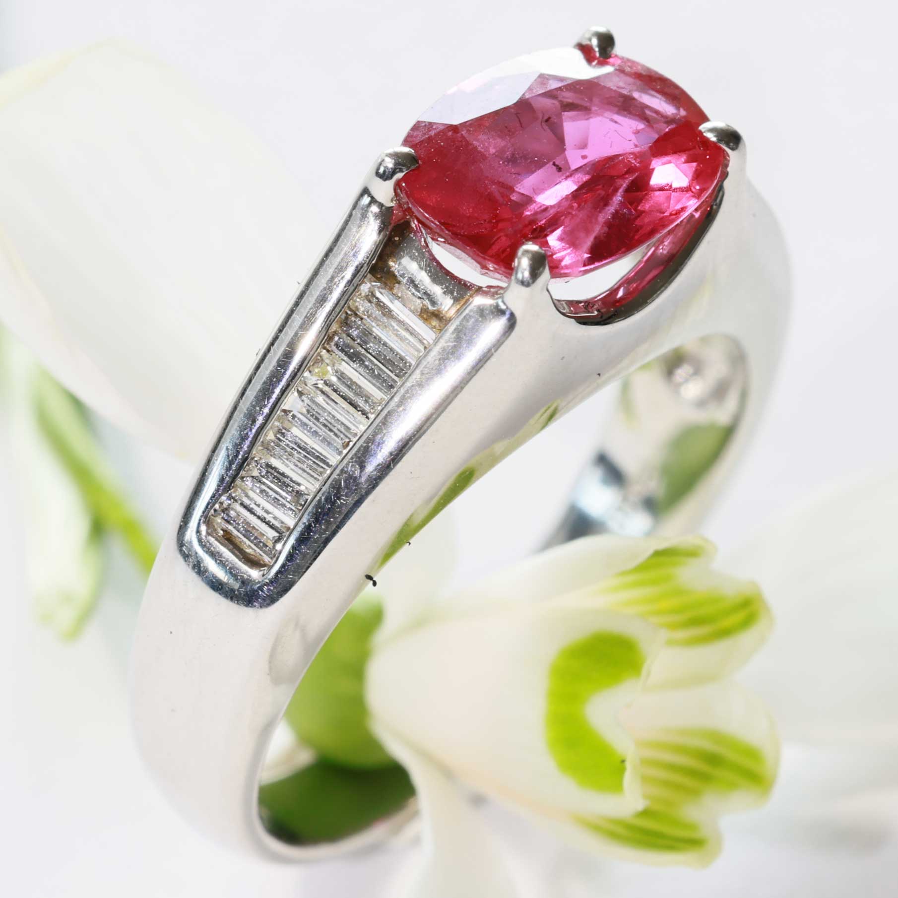 Rubin Diamant Ring in 900er Platin 1.55 ct 0.22 ct AAA+ Brillanz Top leuchtend rot-pink
