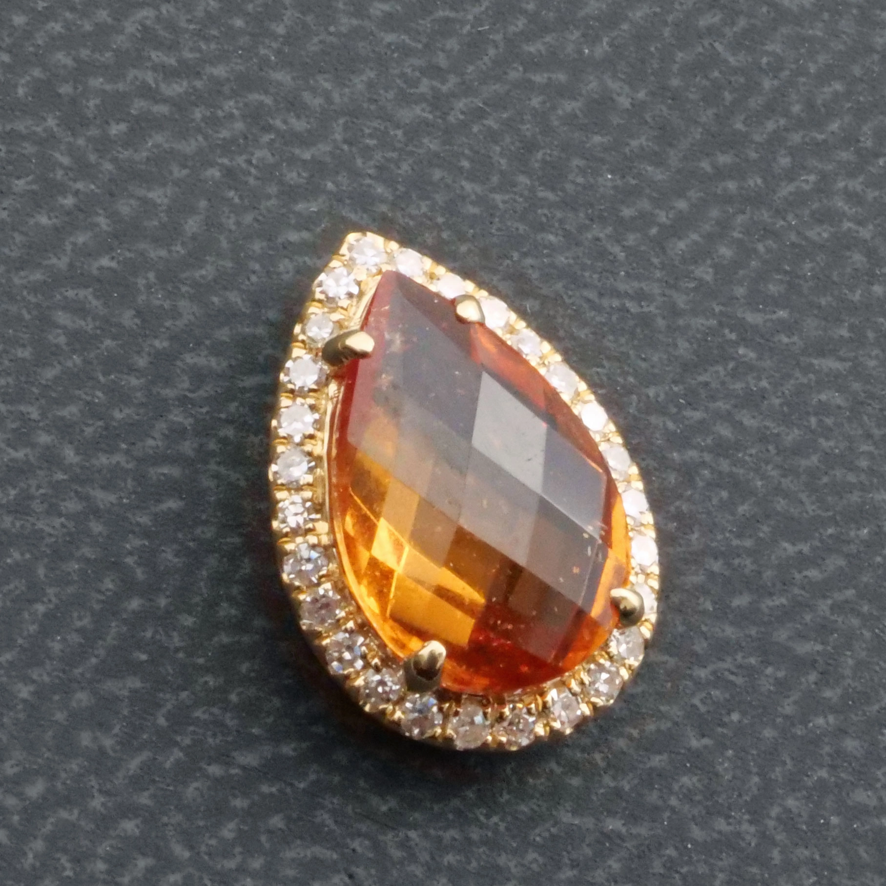 Spessartin Granat Diamant Anhänger Mine Pakistan 2.77 ct 0.16 ct AAA Waffelschliff 750er Gelbgold