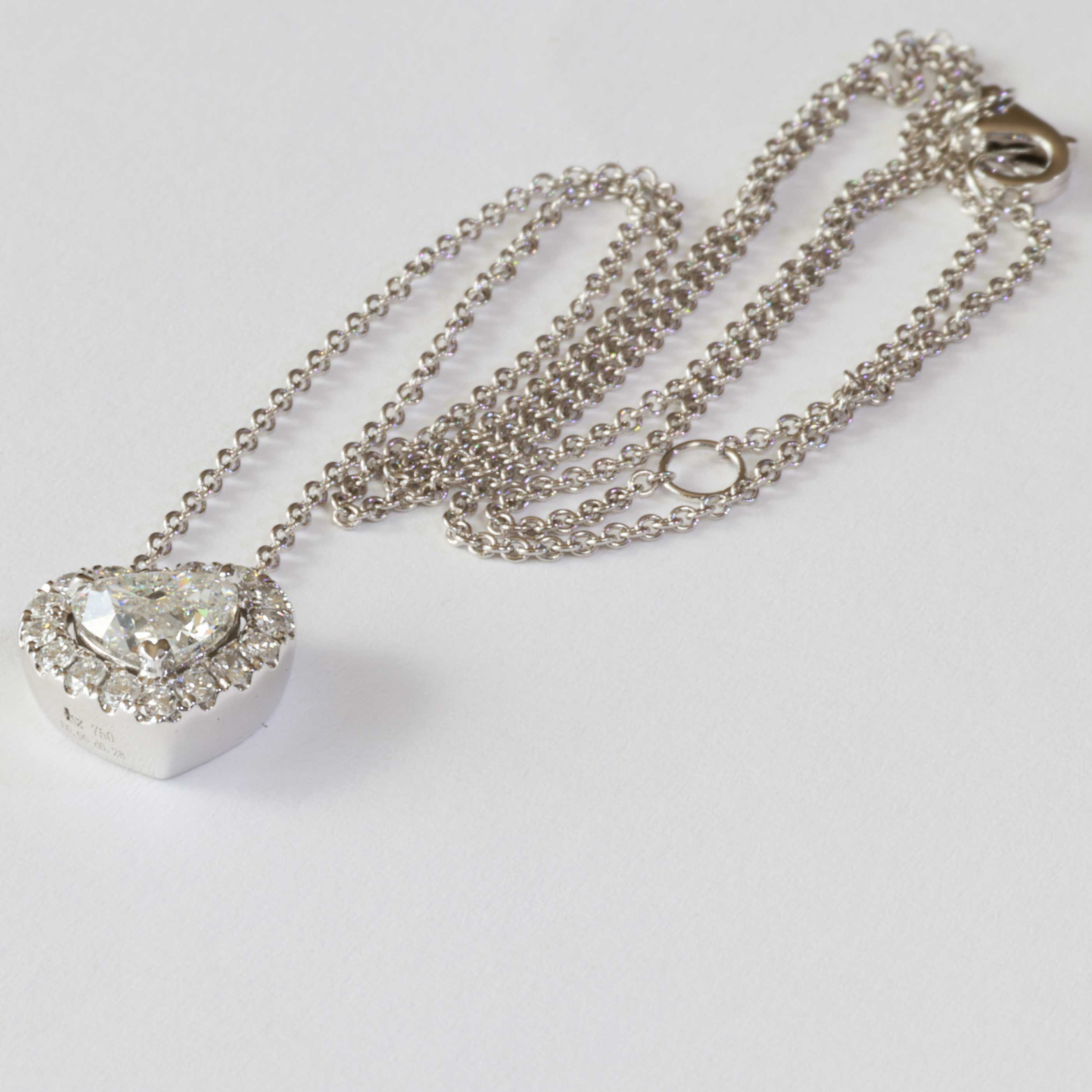 Anhänger mit Brillant HERZ 0.90 ct D SI2  5.80 x 6.71 x 3.70 mm GIA Gutachten 750er Weissgold