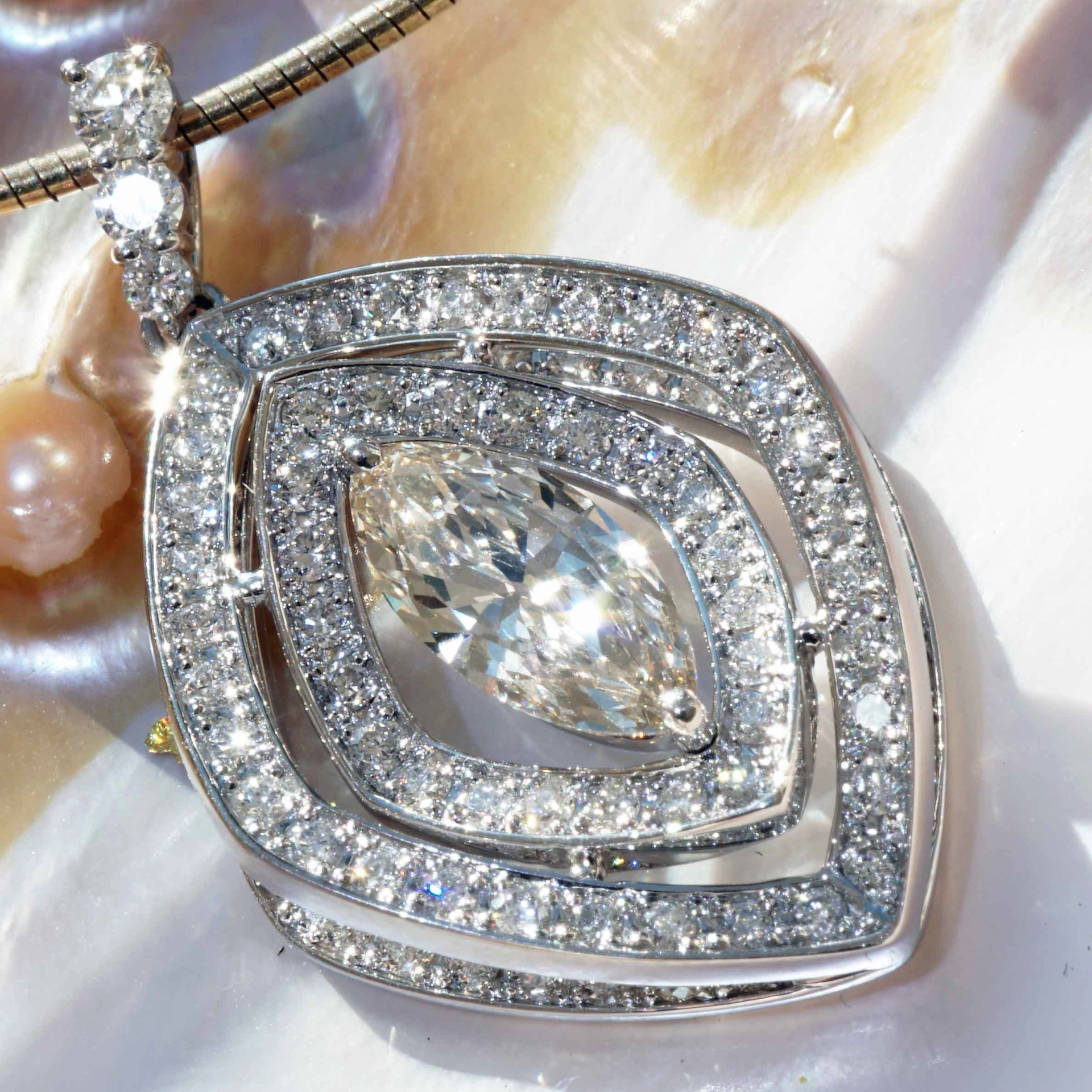 Marquise Solitär Anhänger 1.86 ct 900er Platin Meisterarbeit mit Strahlkraft