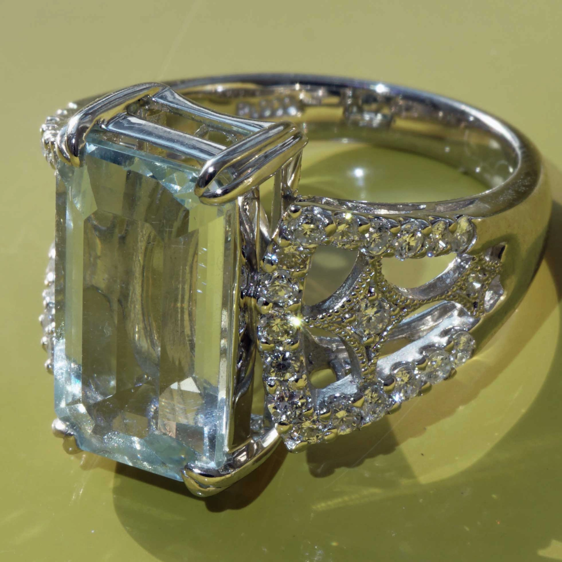 Aquamarin Brillant Ring 900er Platin 4.40 ct 0.52 ct 9 Gramm aufwendig gestaltet