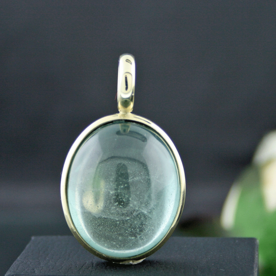 Aquamarincabochon-Anhänger, 585/-GG.