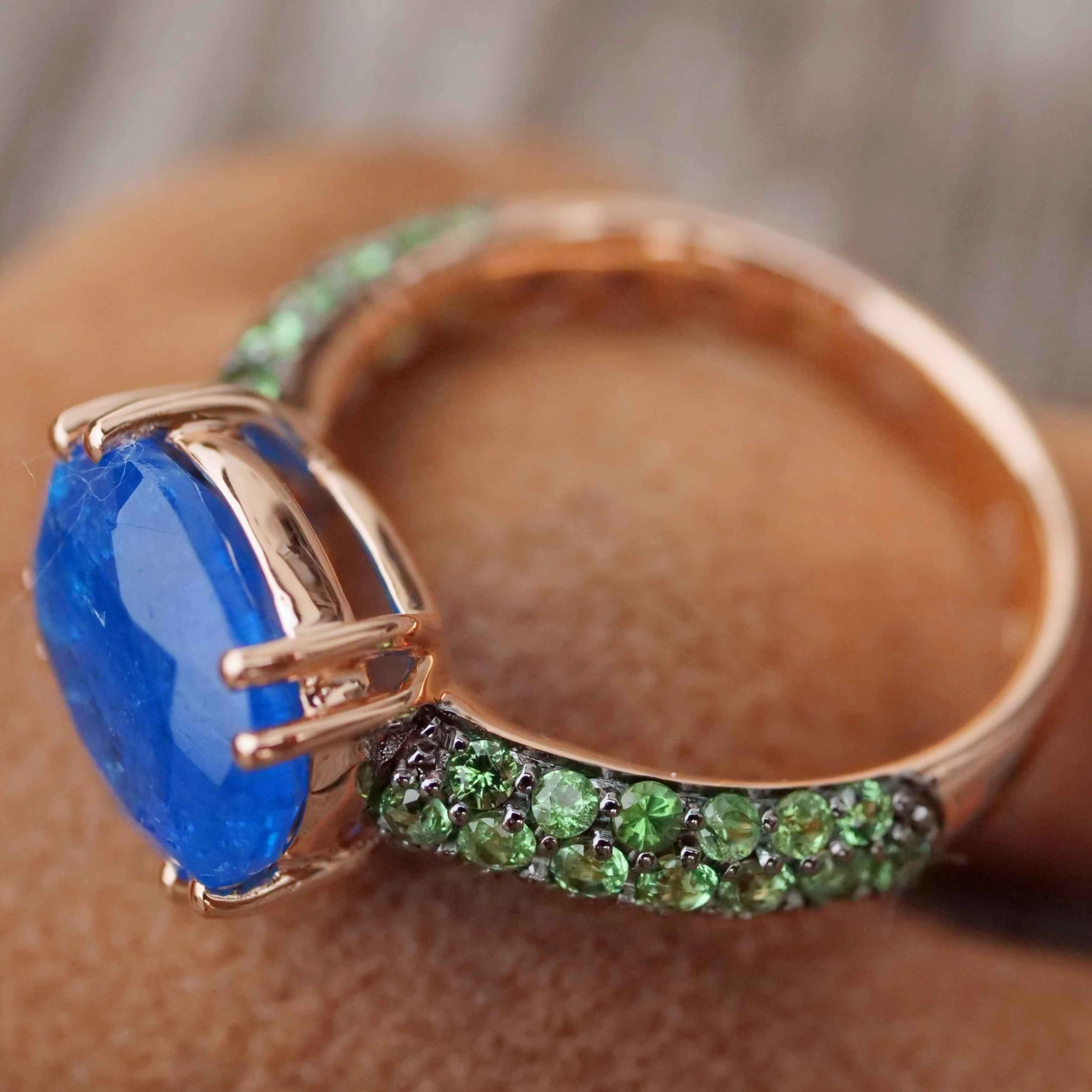 Paraibafarbener Neon Apatit Tsavorith Ring 750er Rosegold 3.78 ct 0.87 ct seltene Edelsteinkombi