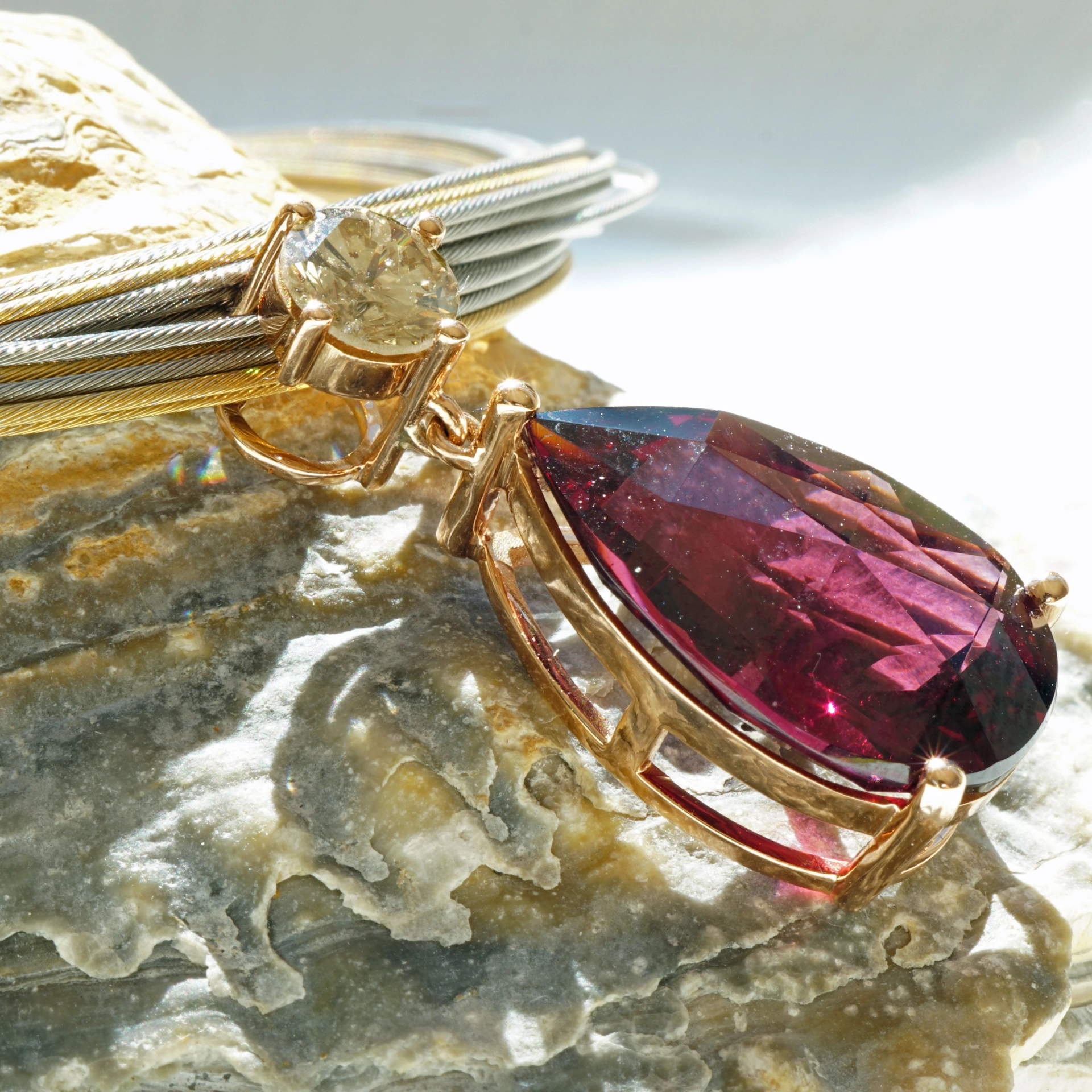 Rhodolith Brillant Anhänger 10 ct 0.67ct AAA+ 750er Rosegold IGI Expertise