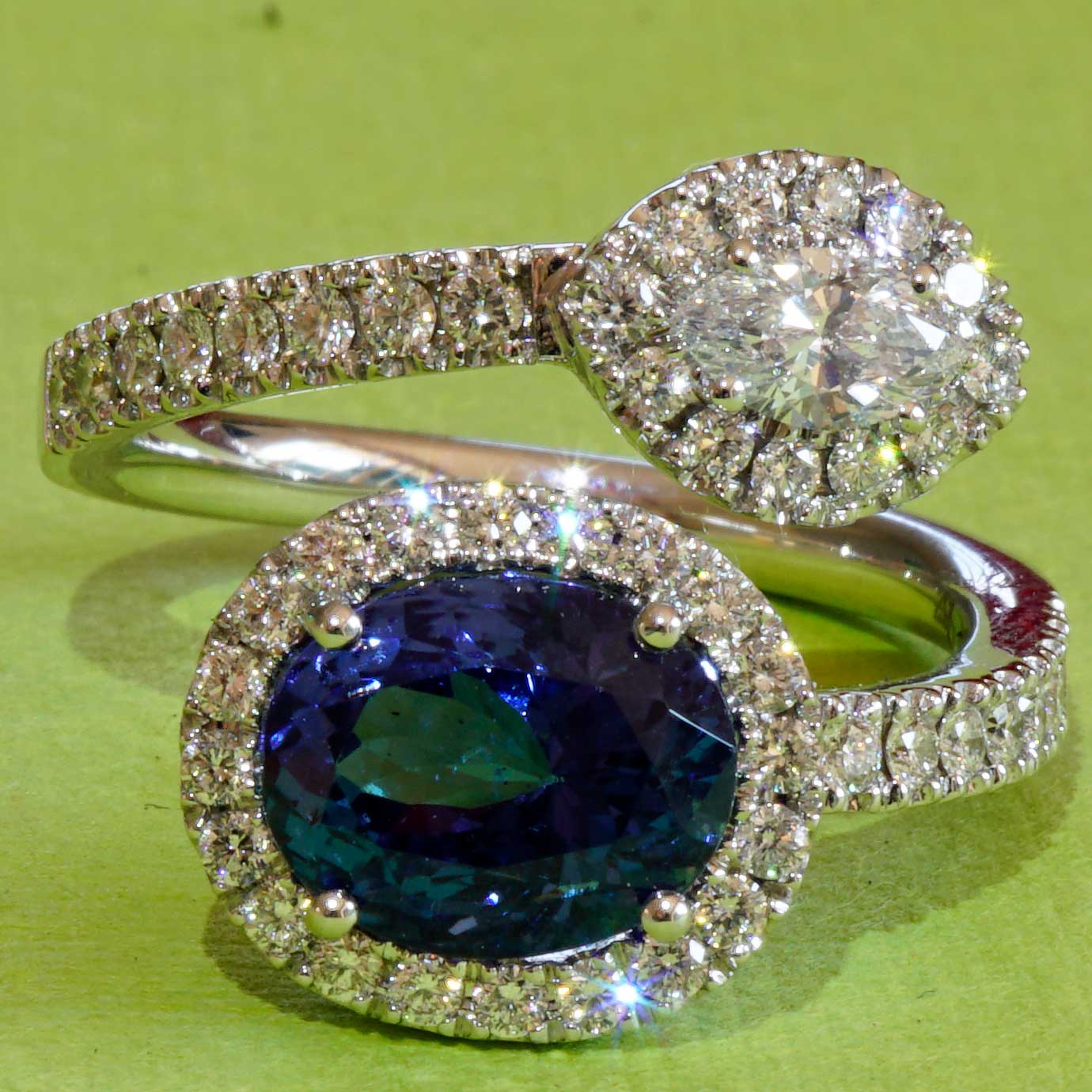 Tansanit Brillant Ring 750er Weissgold 3.32 ct  1.06 ct TW / VS raffiniertes Twin Design so toll getragen