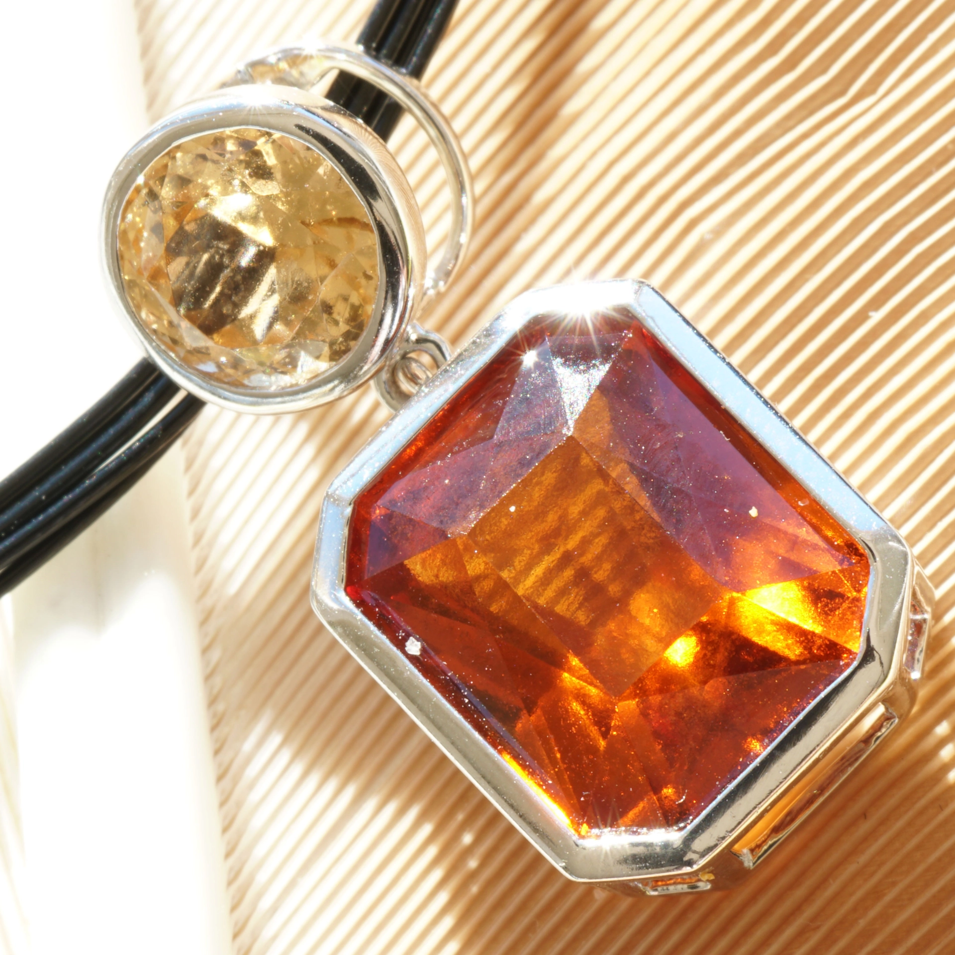 Hessonit Anhänger 750er Weissgold Vulkanisches Feuer 7.19 ct 1.61 ct Sri Lanka