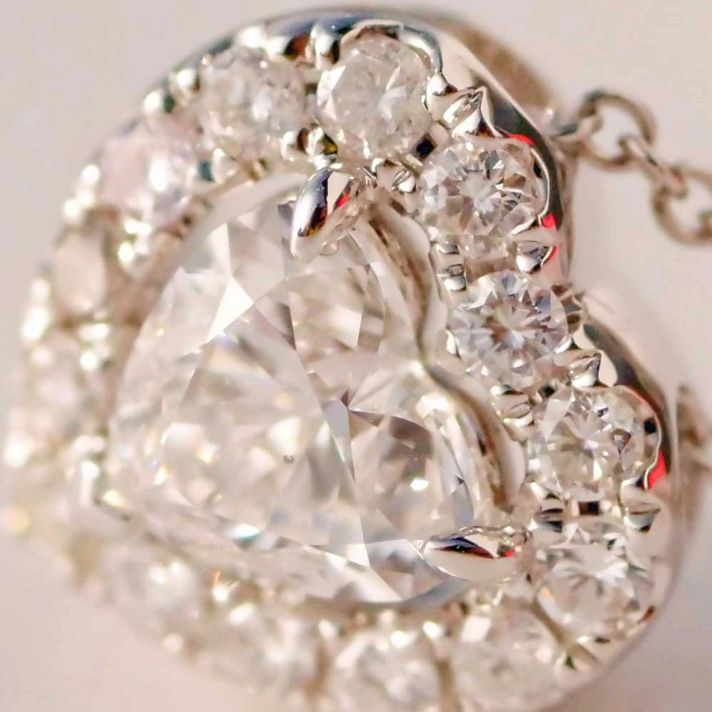 Anhänger mit Brillant HERZ 0.70 ct F SI1 5.40-6.02x3.66 mm GIA Gutachten 750er Weissgold