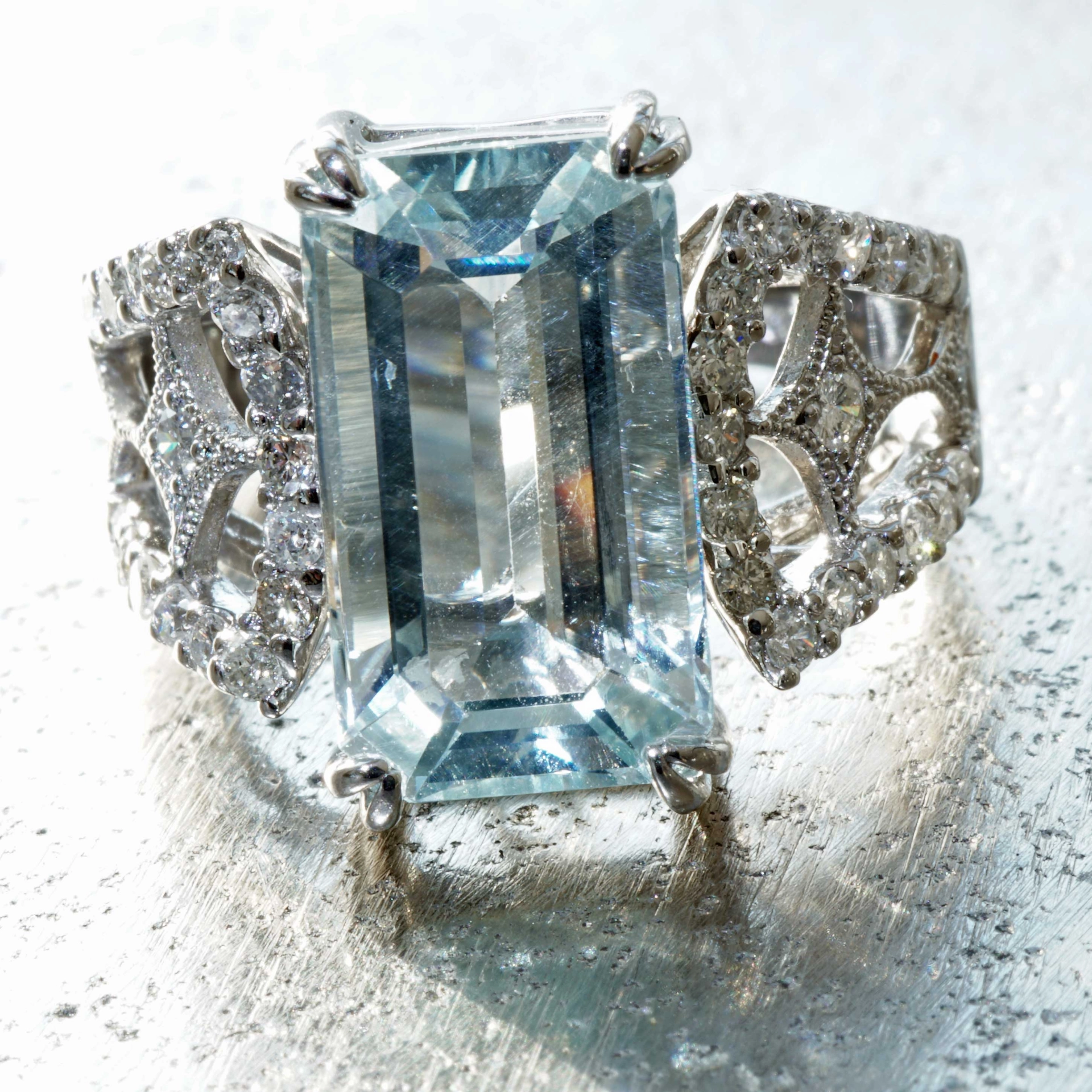 Aquamarin Brillant Ring 900er Platin 4.40 ct 0.52 ct 9 Gramm aufwendig gestaltet