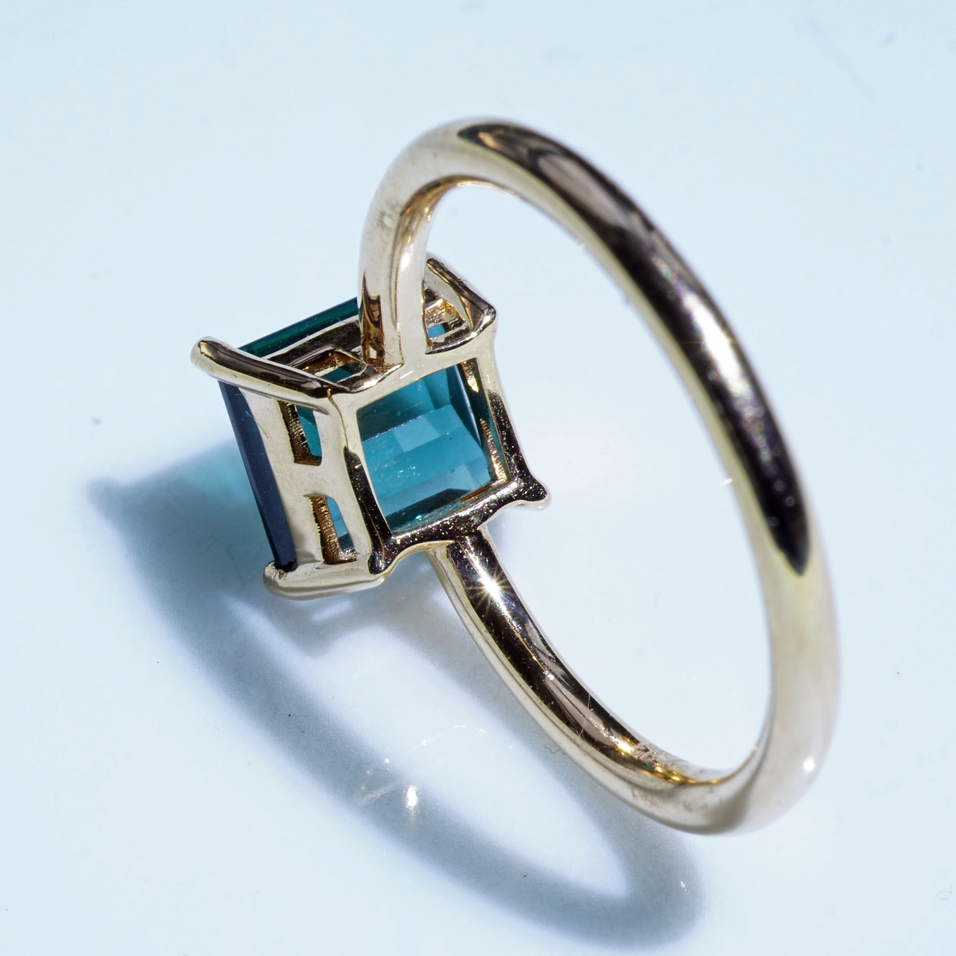 Turmalin Ring 750er Rosegold 2.23 ct grandioser Indigolith AA+ 8 x 7,5 mm