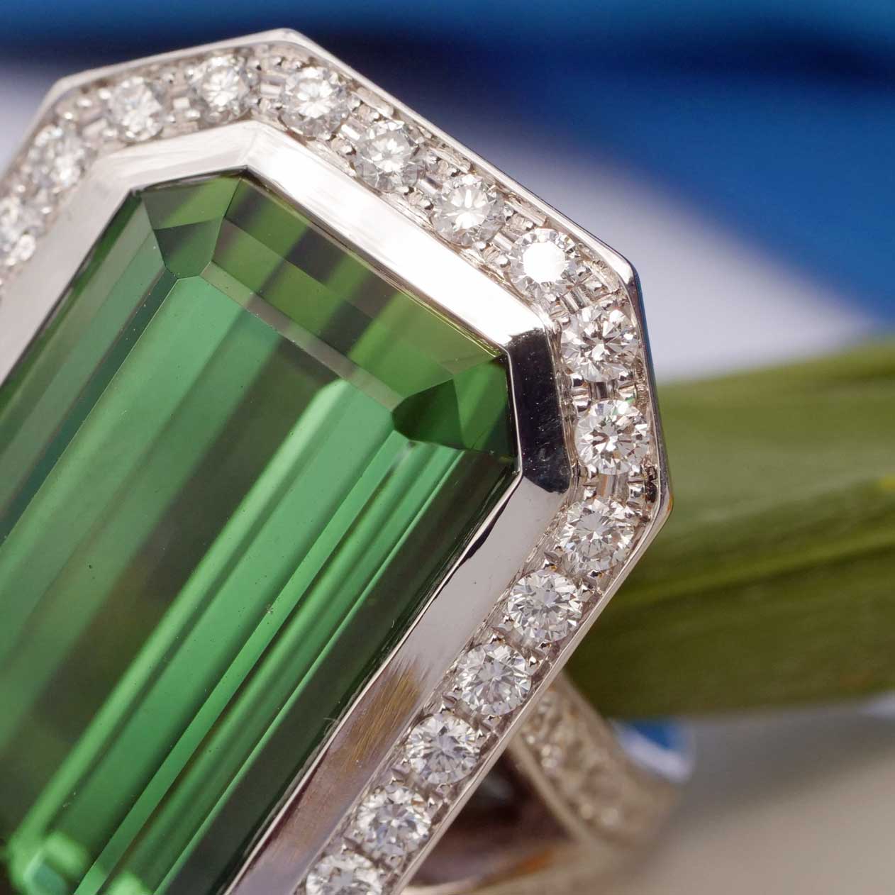 Statement Ring mit Brillanten und Turmalin Grün Augenrein aus Afghanistan 19.80 ct Investment Edelstein sehr feine Farbe 