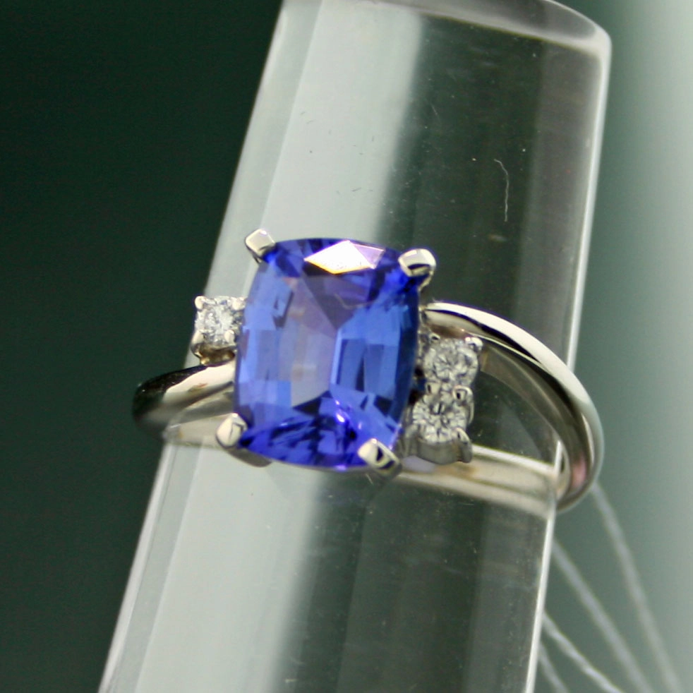 Tansanit-Brillant-Ring, 900er-Platin