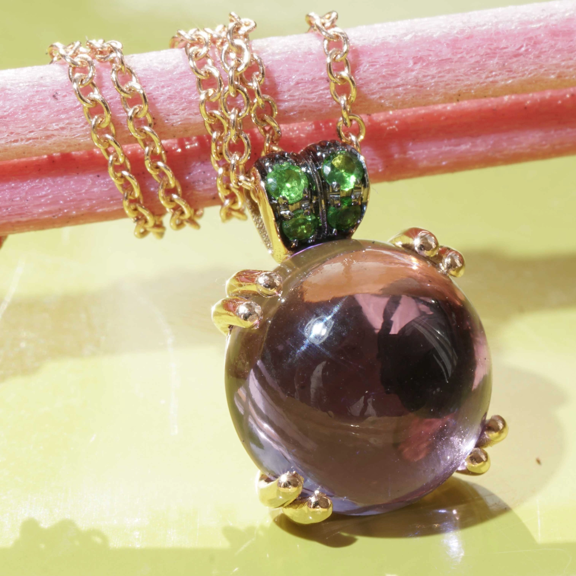 Amethyst Tsavorith Anhänger mit Kette 750er Rosegold...Bubbles..runde Edelstein Cabochons zum Verlie