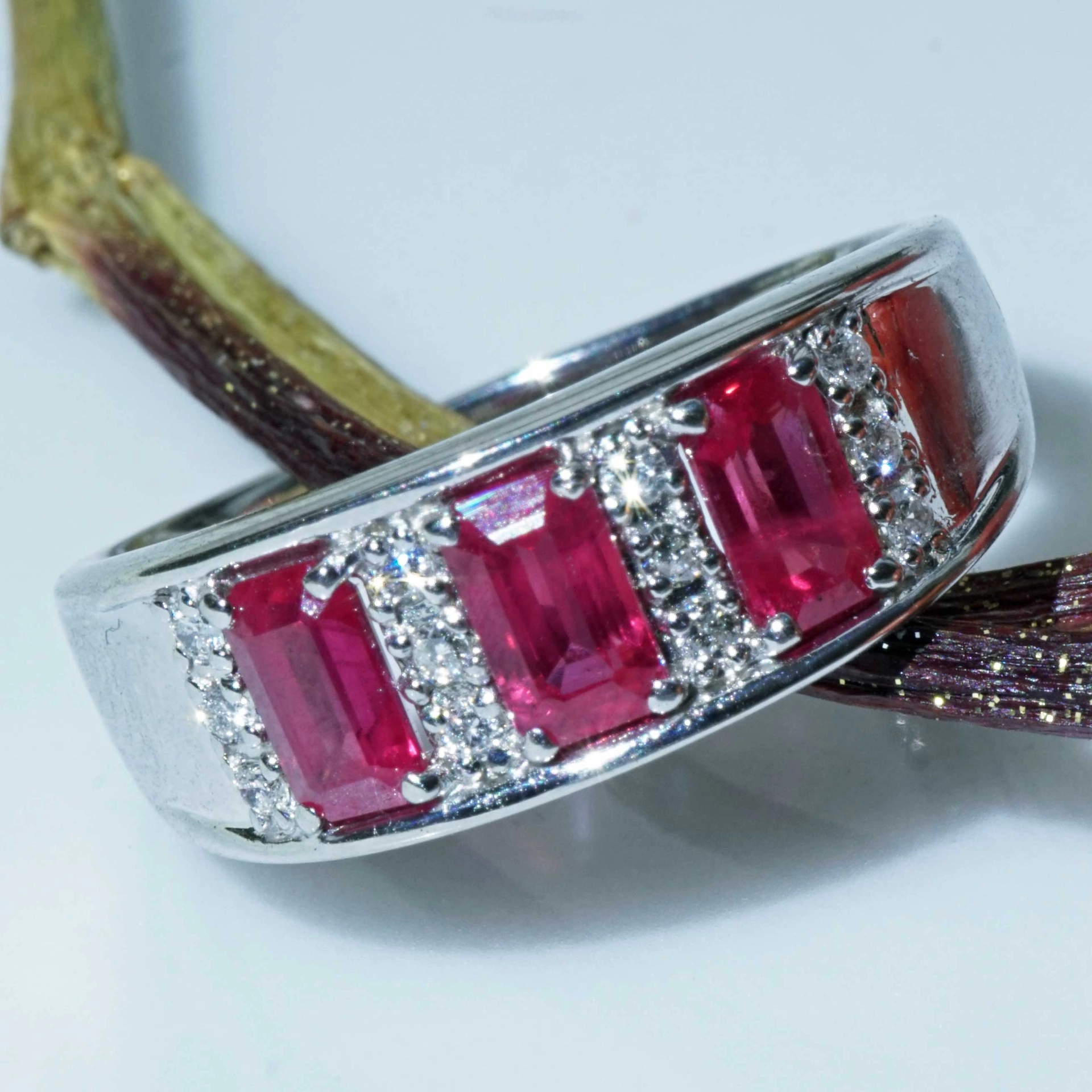 Rubin Brillant Ring 900er Platin 1.16 0.10  ct im interessanten Emeraldcut grandiose Farbe