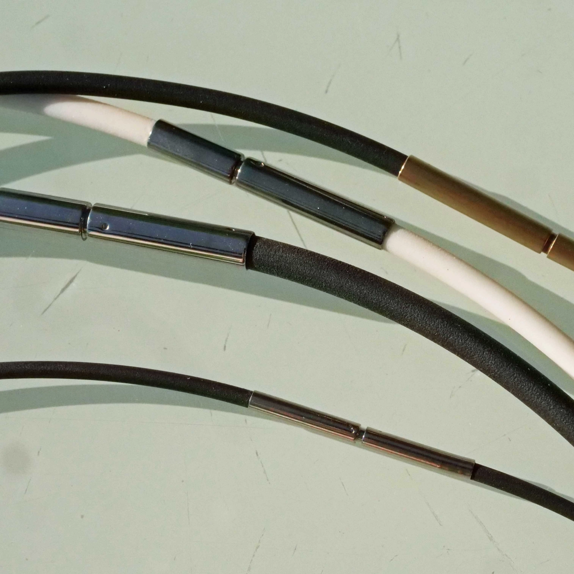 3,5 mm schwarzer Polymere Halsreif Silikmed mit Edelstahl Bajonette und Stahlkern
