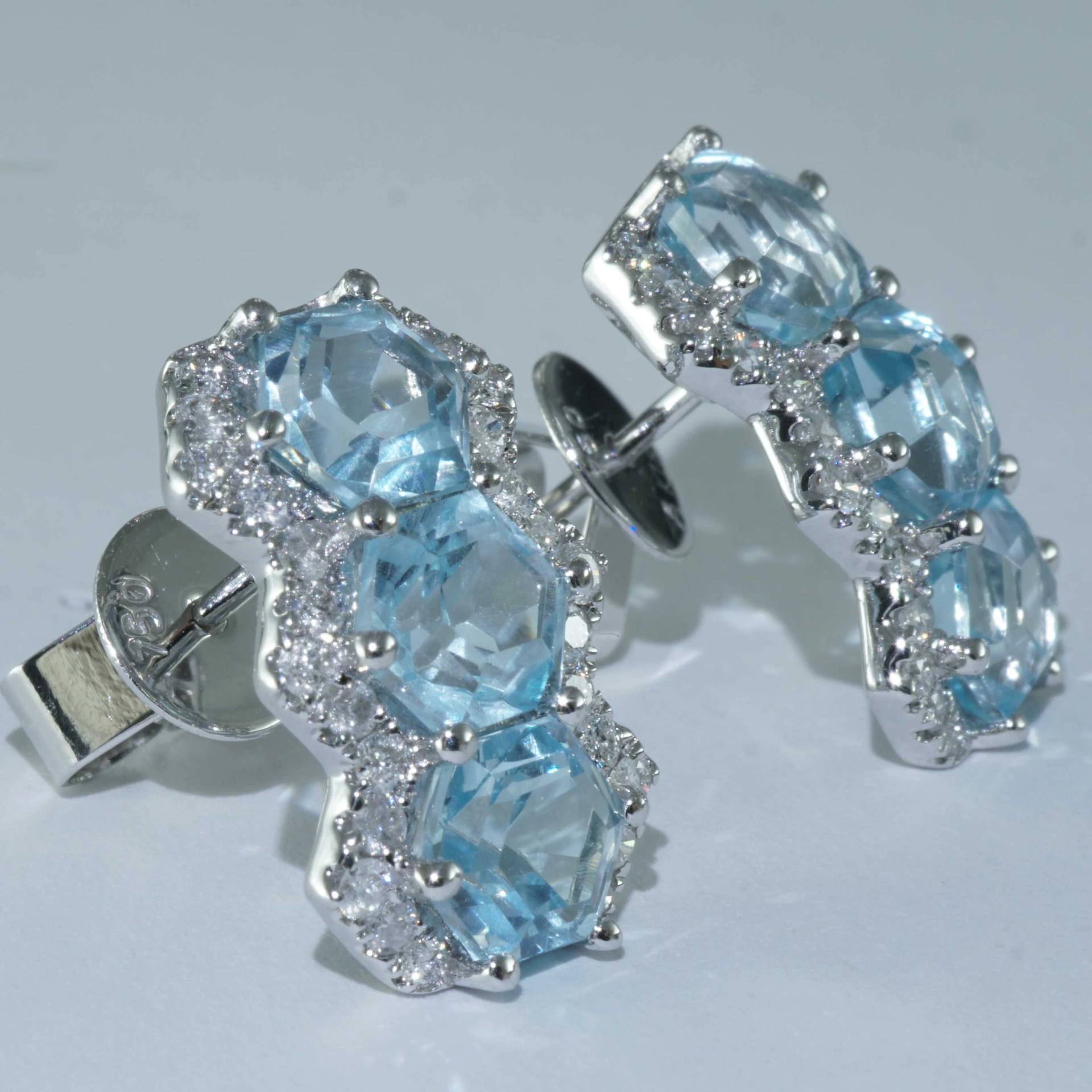 Blautopas Brillant Ohrstecker 750er Weissgold 3.60 ct 0.50 ct im extravaganten hexagonalen Stil