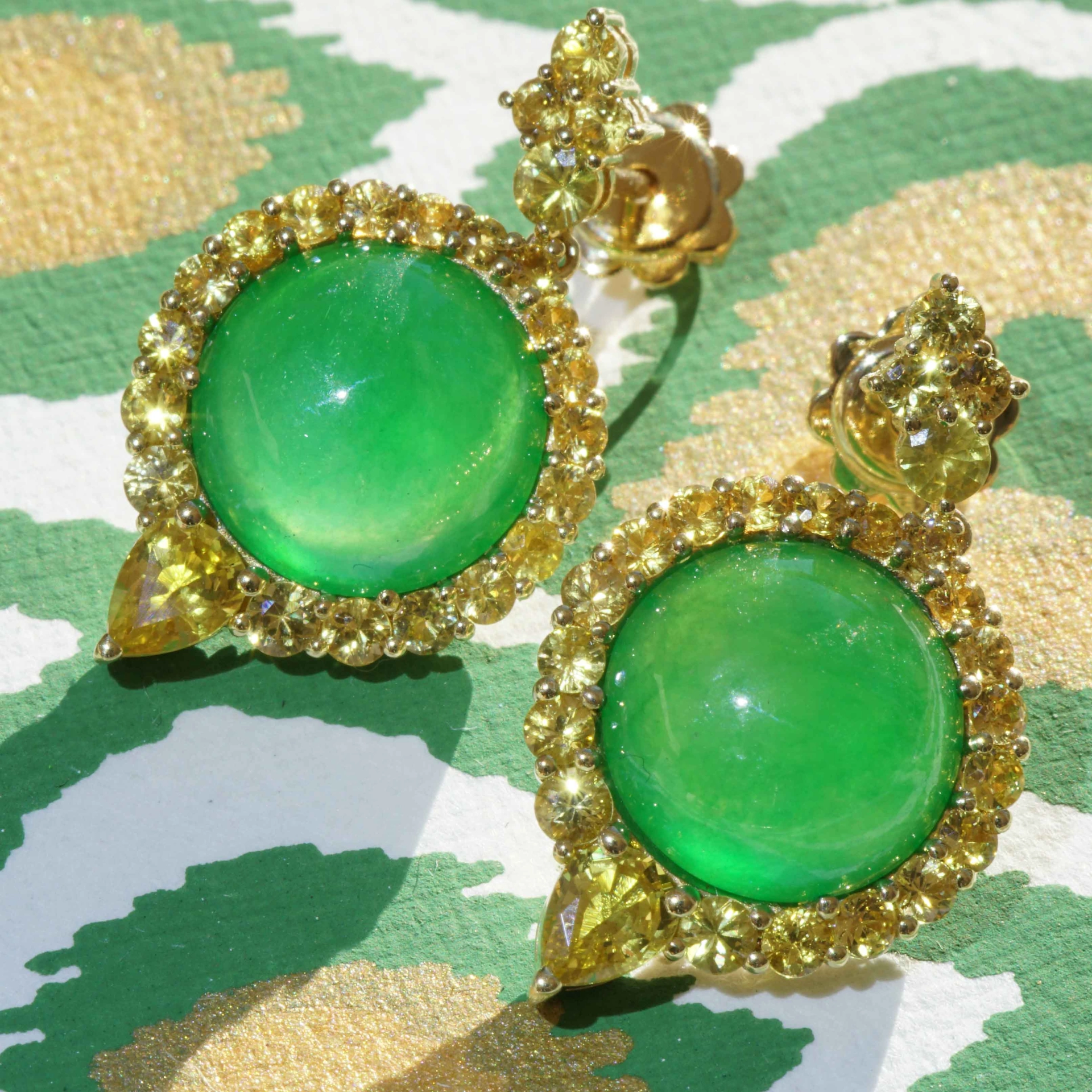 Imperial Burma Jade Saphir Ohrhänger Juwelierskunst 750er Gelbgold 9.98 ct 3.76 ct