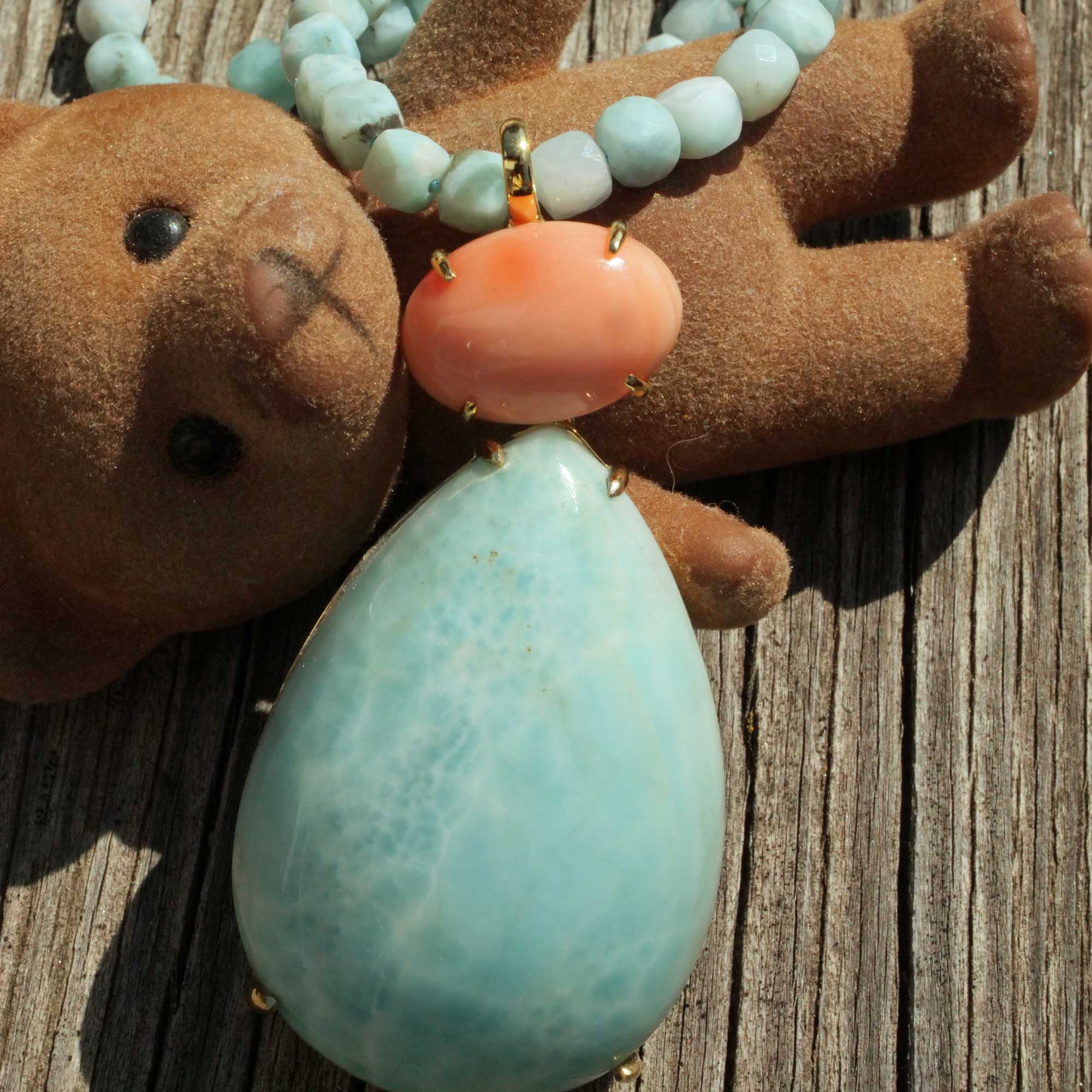XL Larimar Koralle Anhänger 105 ct 9 ct in 585er Gelbgold...hat Potential zum Lieblingsstück zu werden
