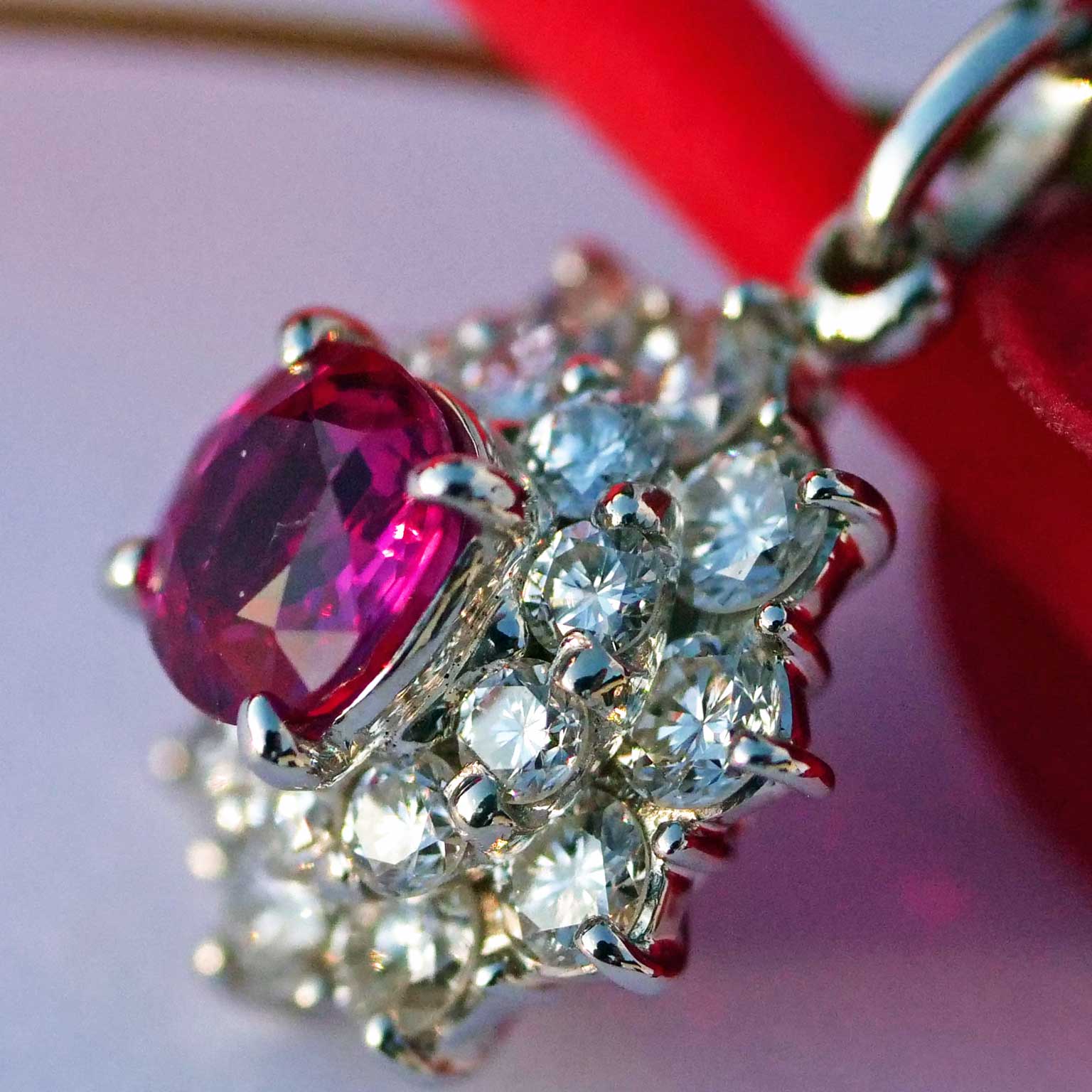 BURMA unerhitzt Rubin Brillant Anhänger m. Kette 0.84 ct 1.01 ct GIA Zertifikat 900er/850er Platin 