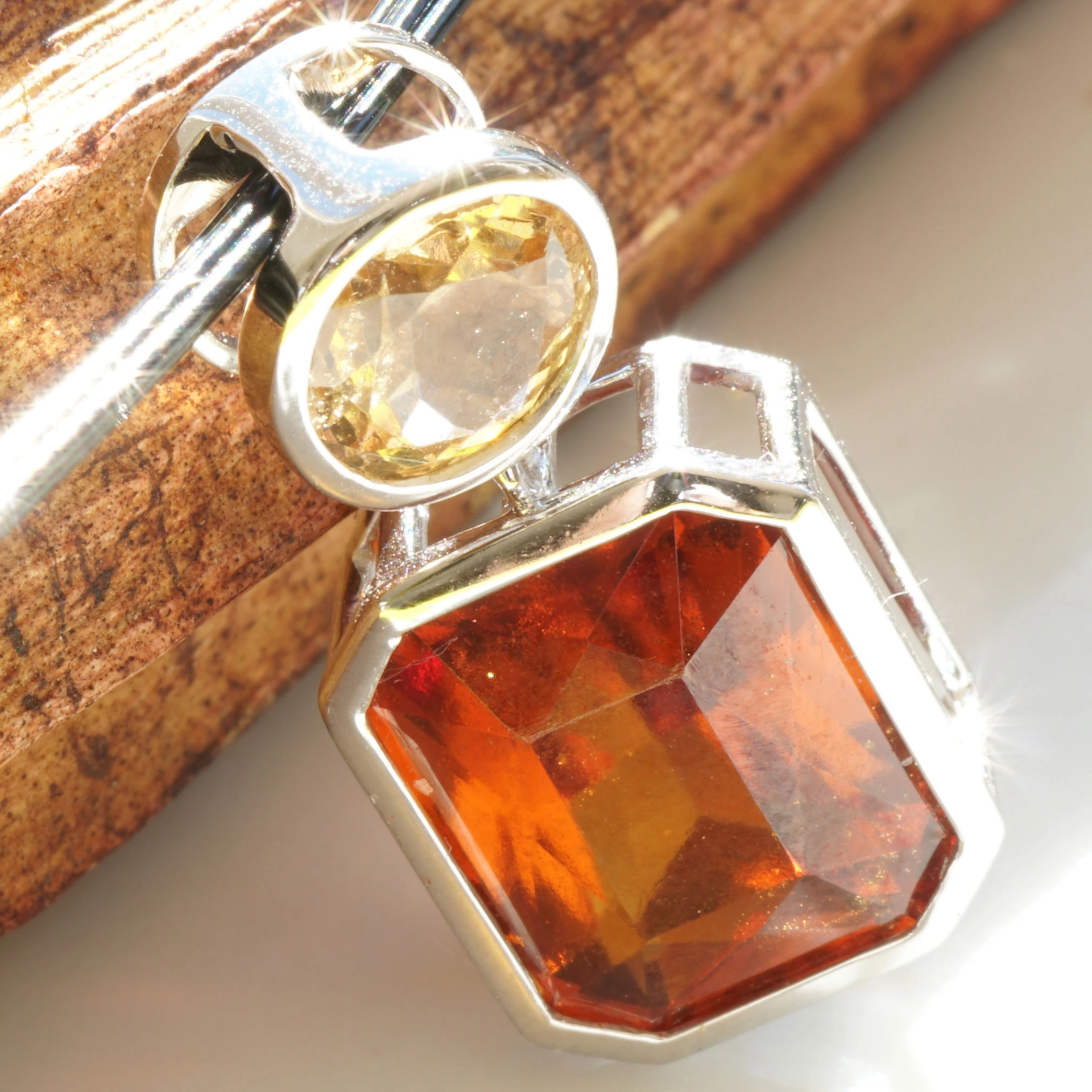 Hessonit Anhänger 750er Weissgold Vulkanisches Feuer 7.19 ct 1.61 ct Sri Lanka