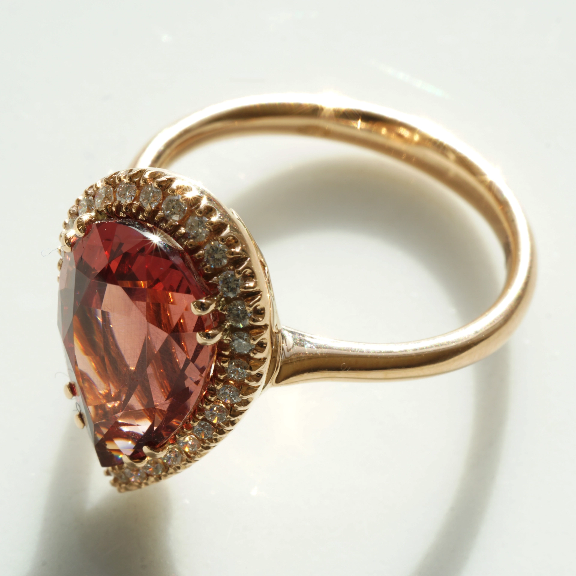 Malaya Granat Brillant Ring 750er Rosegold 5.45 ct Tansania....ein Wandlungskünstler
