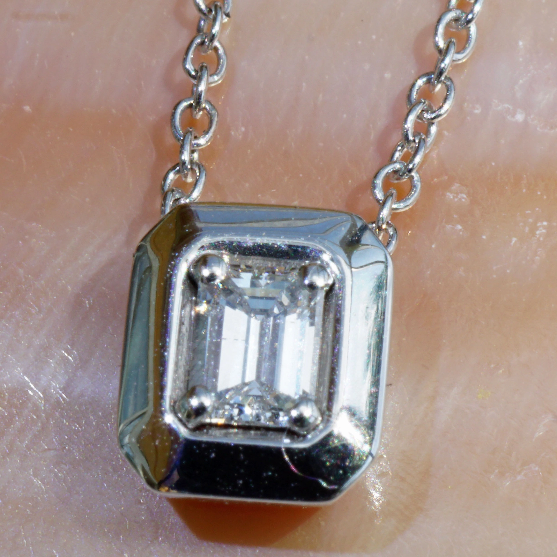 Diamant Emeraldcut Collier 0.30 ct GIA Gutachten 750er Weissgold River E VVS2